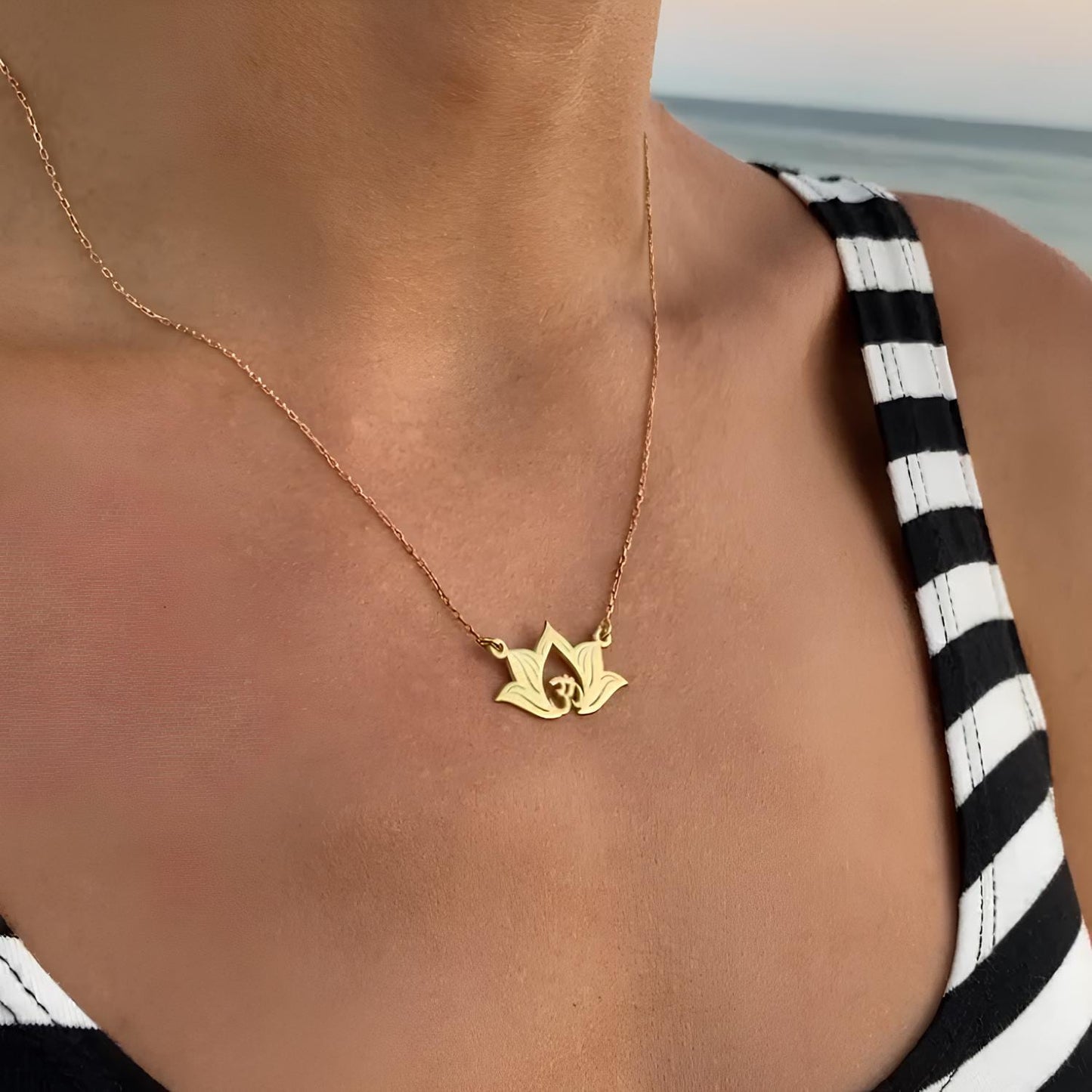 14 Ayar Altın Kaplama Lotus Om Kolye: 925 Ayar Gümüş Spiritüel Takı - Lisen Aksesuar