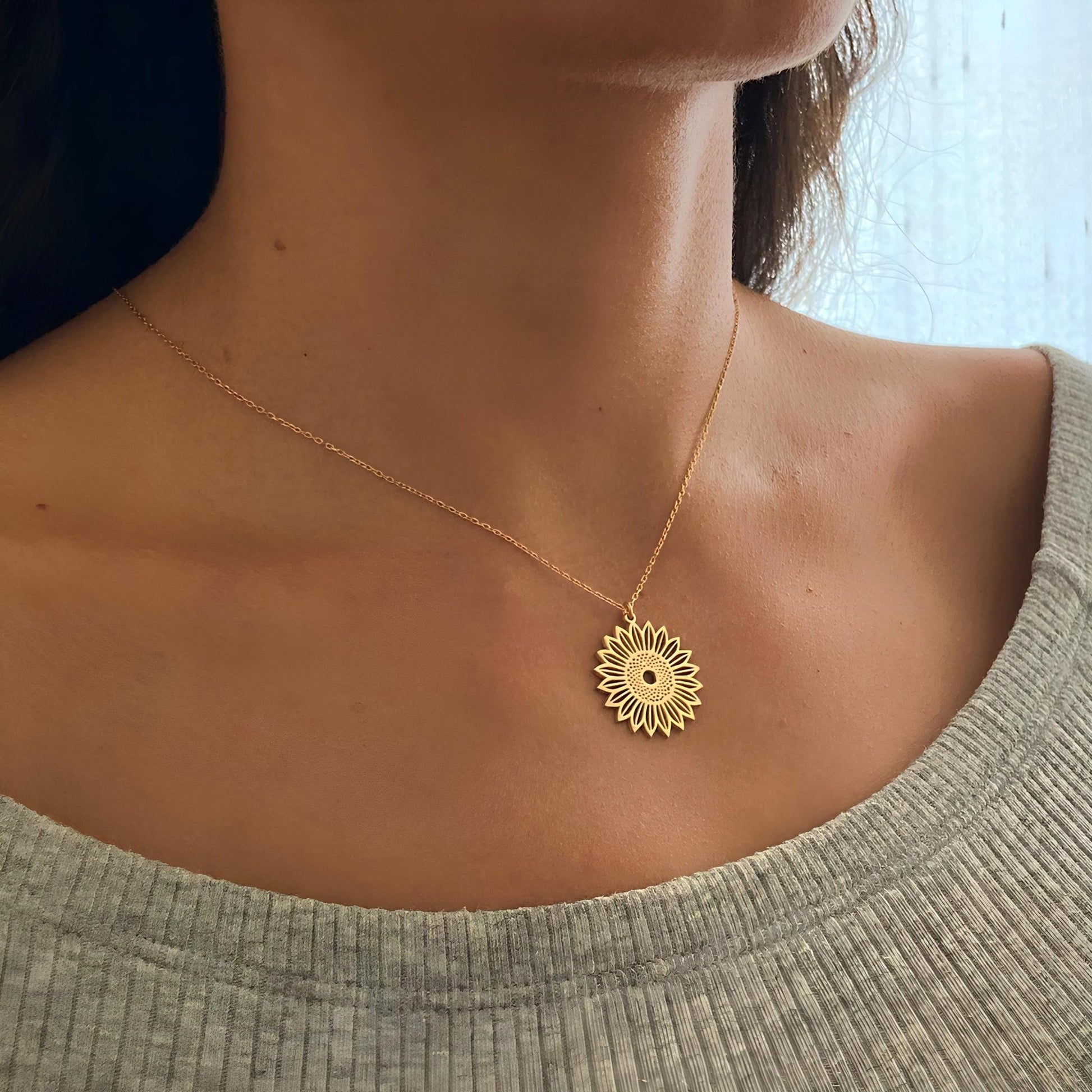 14 Ayar Altın Kaplama Ayçiçeği Kolye: 925 Ayar Gümüş Minimalist Çiçek Kolye - Lisen Aksesuar