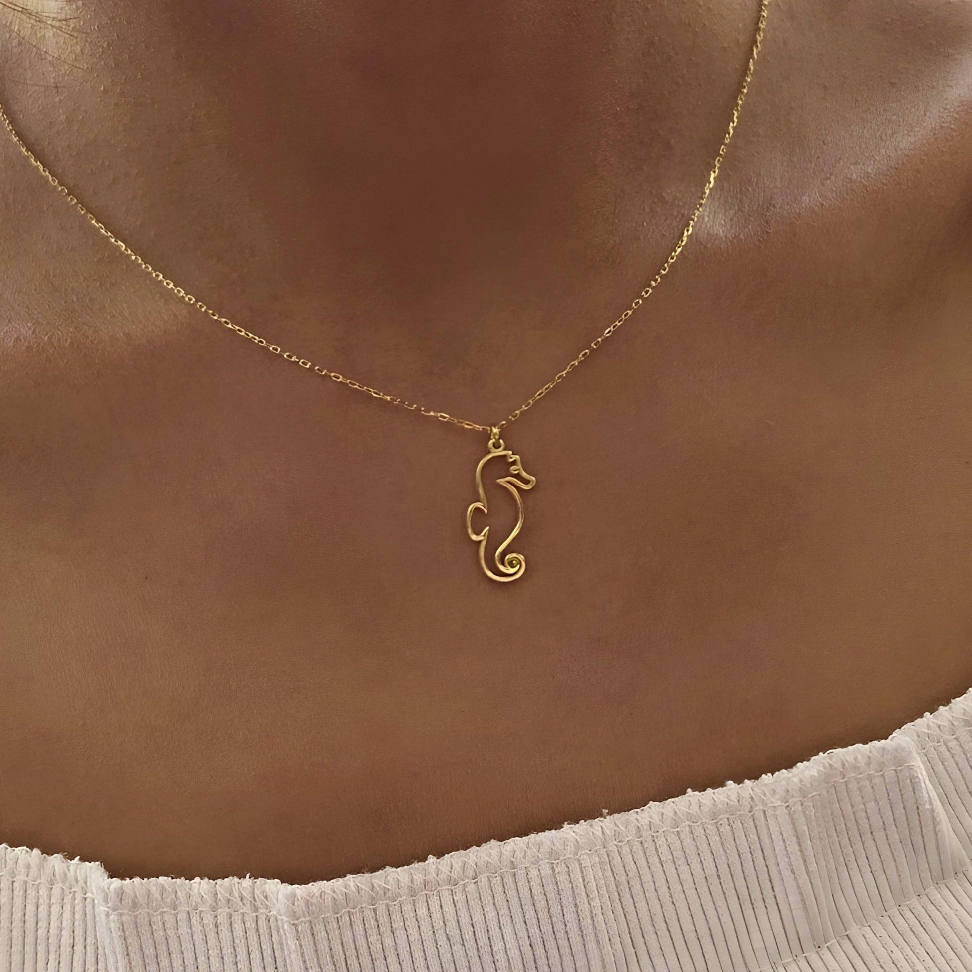 14 Ayar Altın Kaplama Denizatı Kolye: 925 Ayar Gümüş Deniz Temalı Minimal Kolye - Lisen Aksesuar