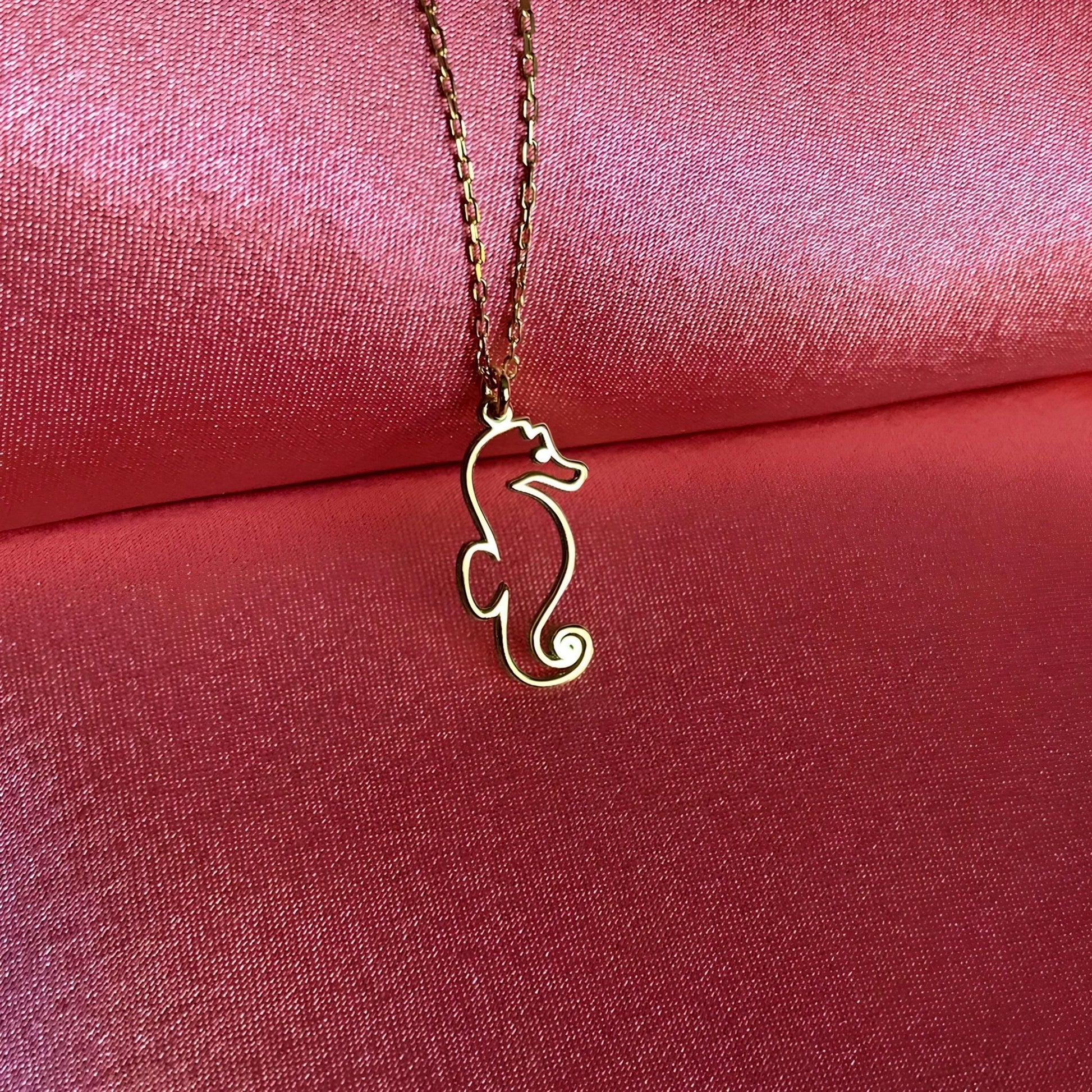 14 Ayar Altın Kaplama Denizatı Kolye: 925 Ayar Gümüş Deniz Temalı Minimal Kolye - Lisen Aksesuar