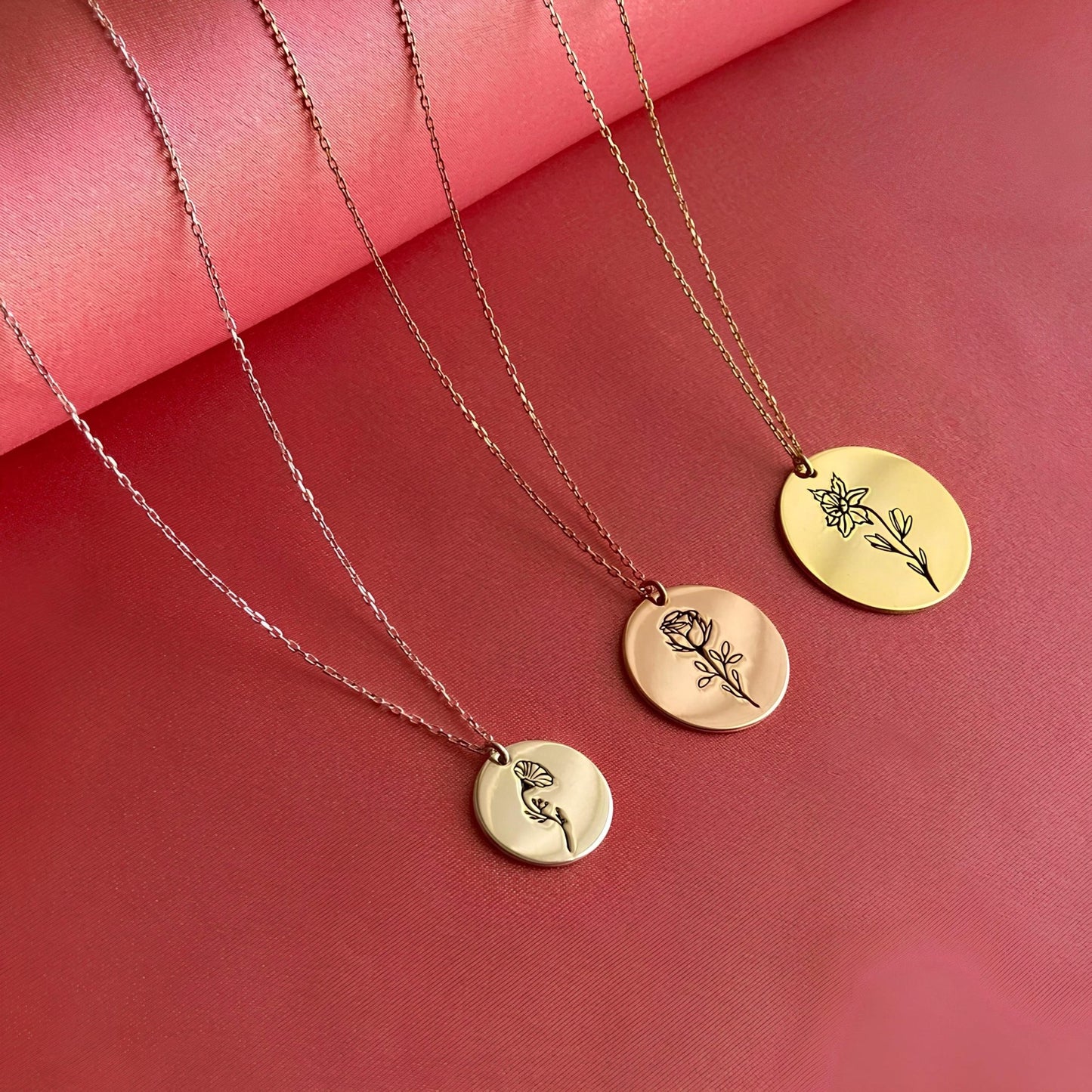 14 Ayar Altın Kaplama Doğum Çiçeği Kolye: 925 Ayar Gümüş Kişiye Özel Gravürlü Madalyon - Lisen Aksesuar