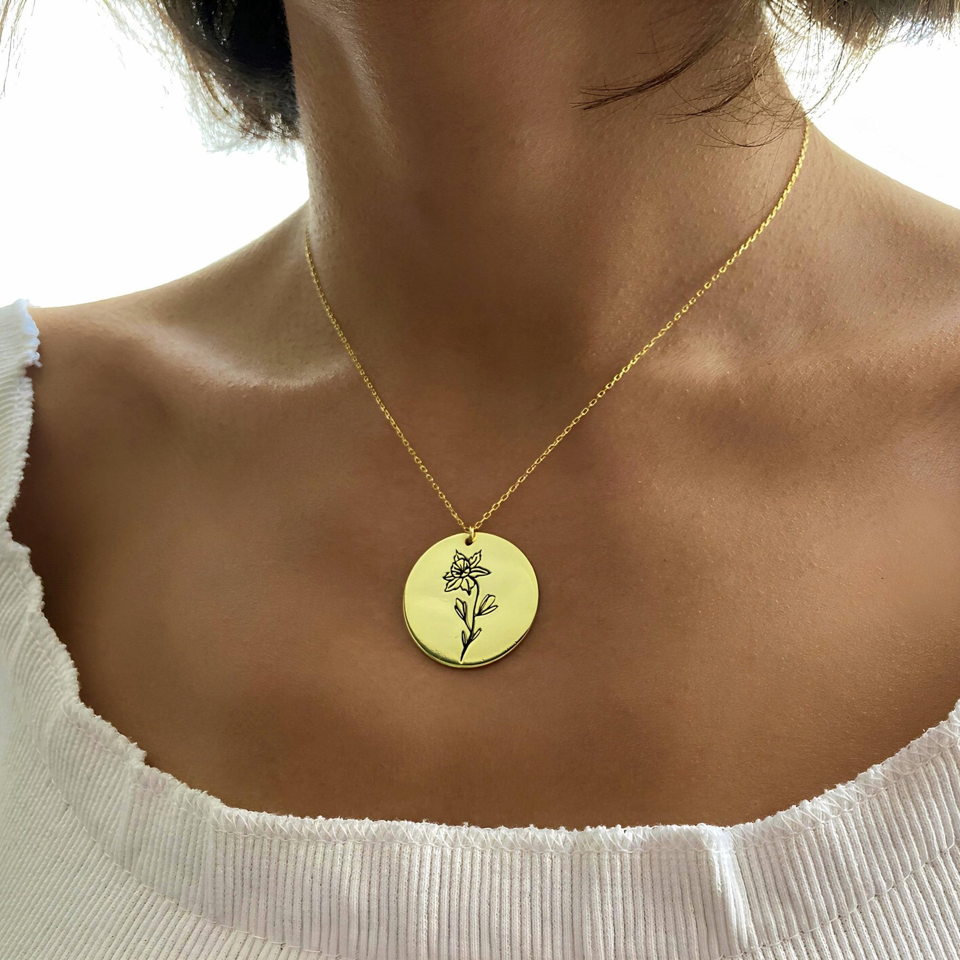 14 Ayar Altın Kaplama Doğum Çiçeği Kolye: 925 Ayar Gümüş Kişiye Özel Gravürlü Madalyon - Lisen Aksesuar