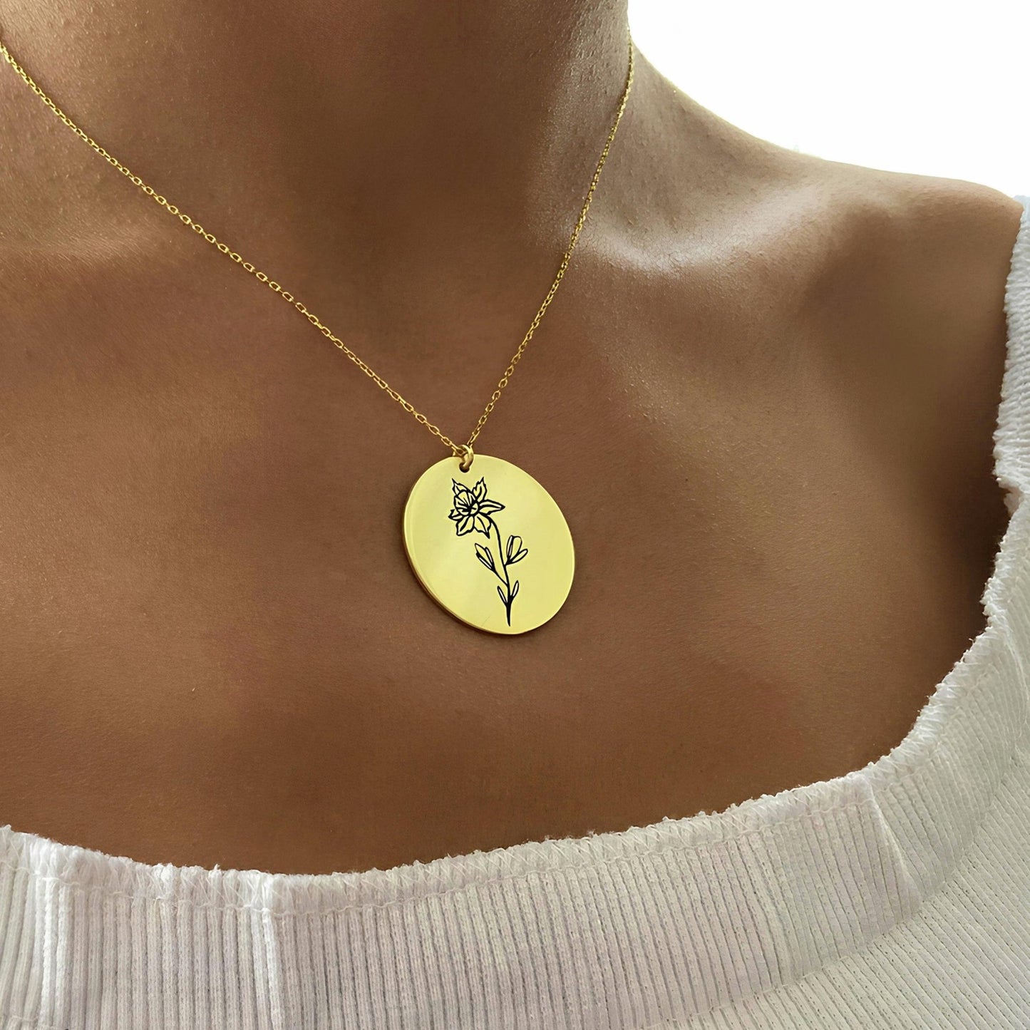 14 Ayar Altın Kaplama Doğum Çiçeği Kolye: 925 Ayar Gümüş Kişiye Özel Gravürlü Madalyon - Lisen Aksesuar