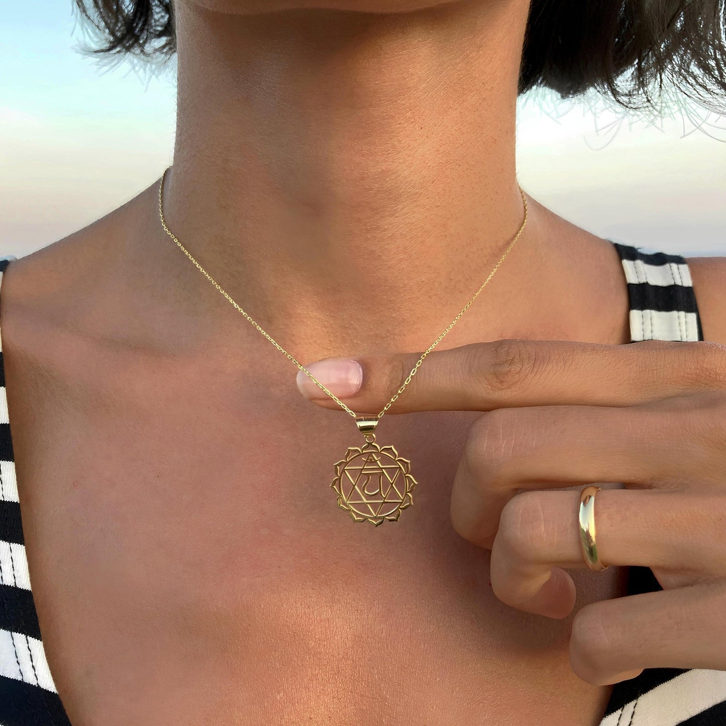 14 Ayar Altın Kaplama Kalp Çakrası Madalyon Kolye: Anahata Kutsal Geometri Takısı - Lisen Aksesuar