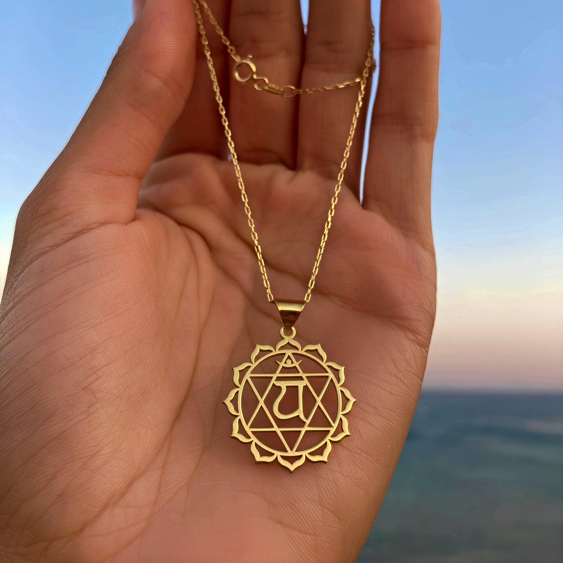 14 Ayar Altın Kaplama Kalp Çakrası Madalyon Kolye: Anahata Kutsal Geometri Takısı - Lisen Aksesuar