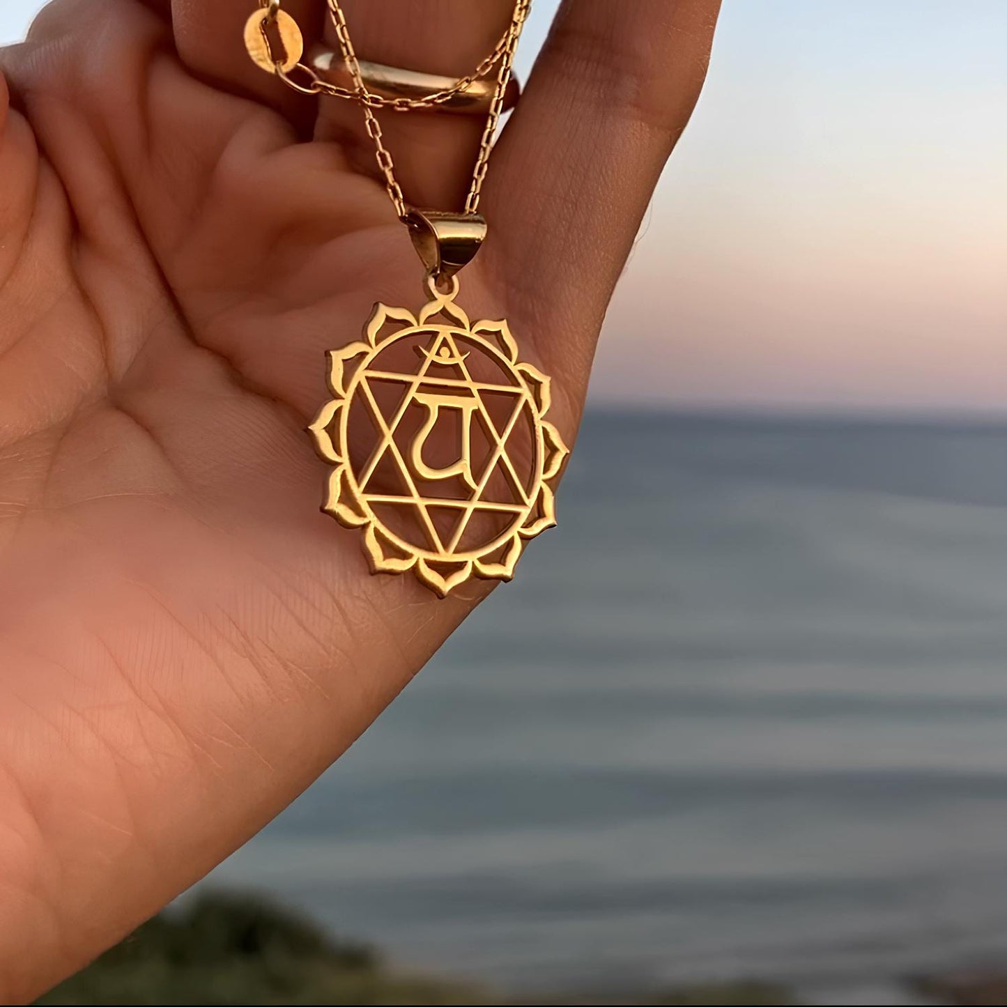 14 Ayar Altın Kaplama Kalp Çakrası Madalyon Kolye: Anahata Kutsal Geometri Takısı - Lisen Aksesuar