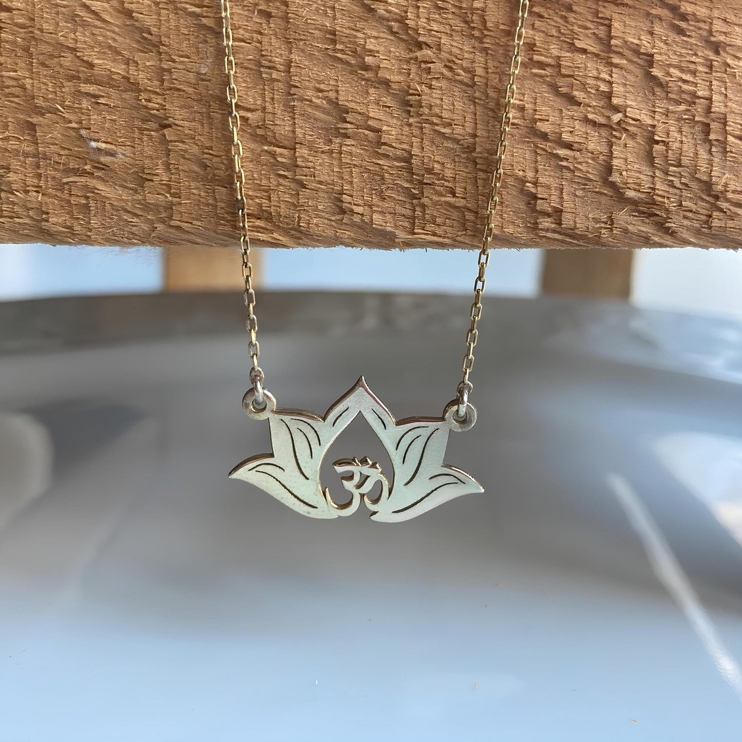 14 Ayar Altın Kaplama Lotus Om Kolye: 925 Ayar Gümüş Spiritüel Takı - Lisen Aksesuar