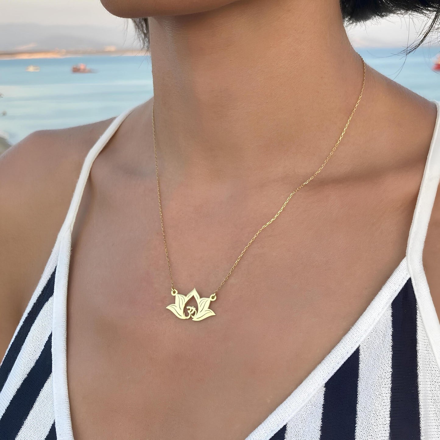 14 Ayar Altın Kaplama Lotus Om Kolye: 925 Ayar Gümüş Spiritüel Takı - Lisen Aksesuar