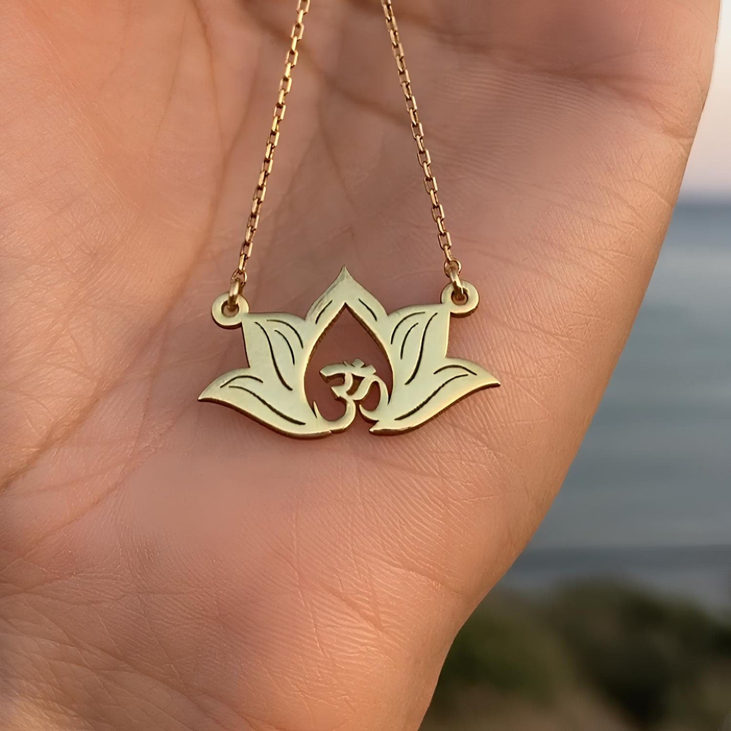 14 Ayar Altın Kaplama Lotus Om Kolye: 925 Ayar Gümüş Spiritüel Takı - Lisen Aksesuar