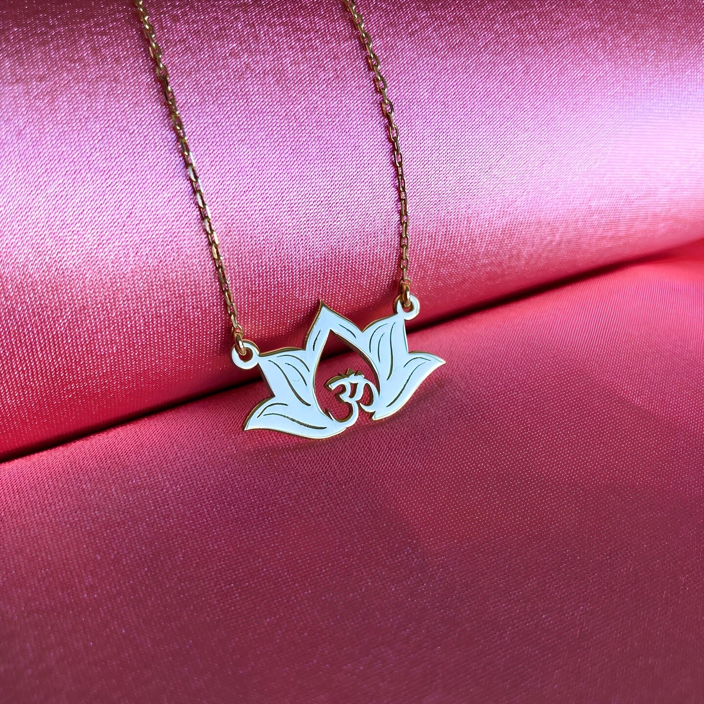 14 Ayar Altın Kaplama Lotus Om Kolye: 925 Ayar Gümüş Spiritüel Takı - Lisen Aksesuar