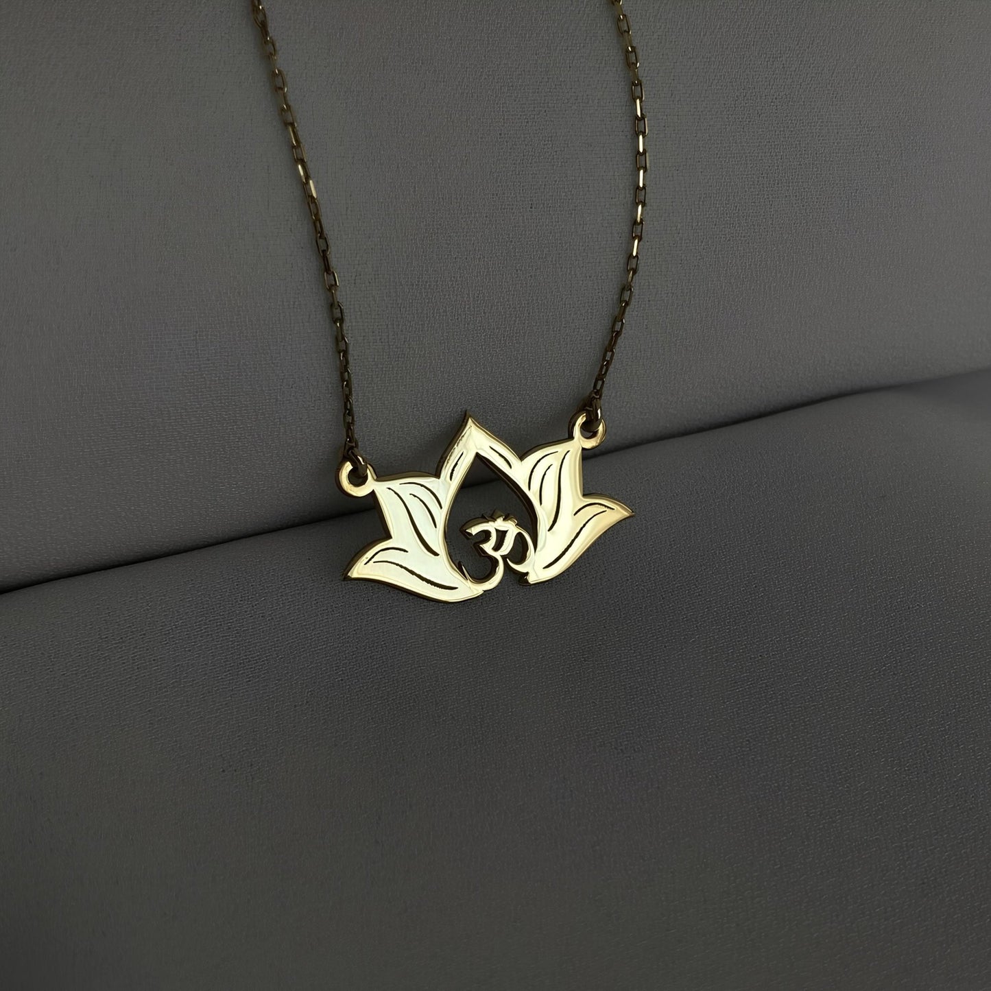14 Ayar Altın Kaplama Lotus Om Kolye: 925 Ayar Gümüş Spiritüel Takı - Lisen Aksesuar