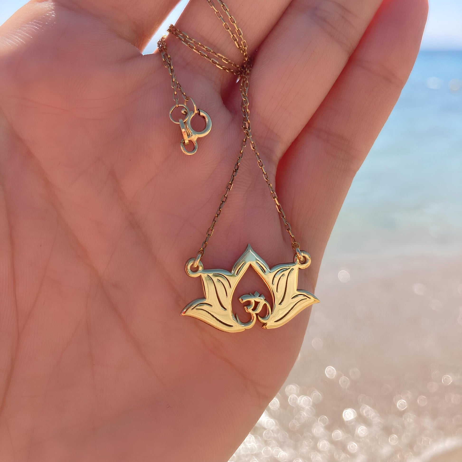 14 Ayar Altın Kaplama Lotus Om Kolye: 925 Ayar Gümüş Spiritüel Takı - Lisen Aksesuar
