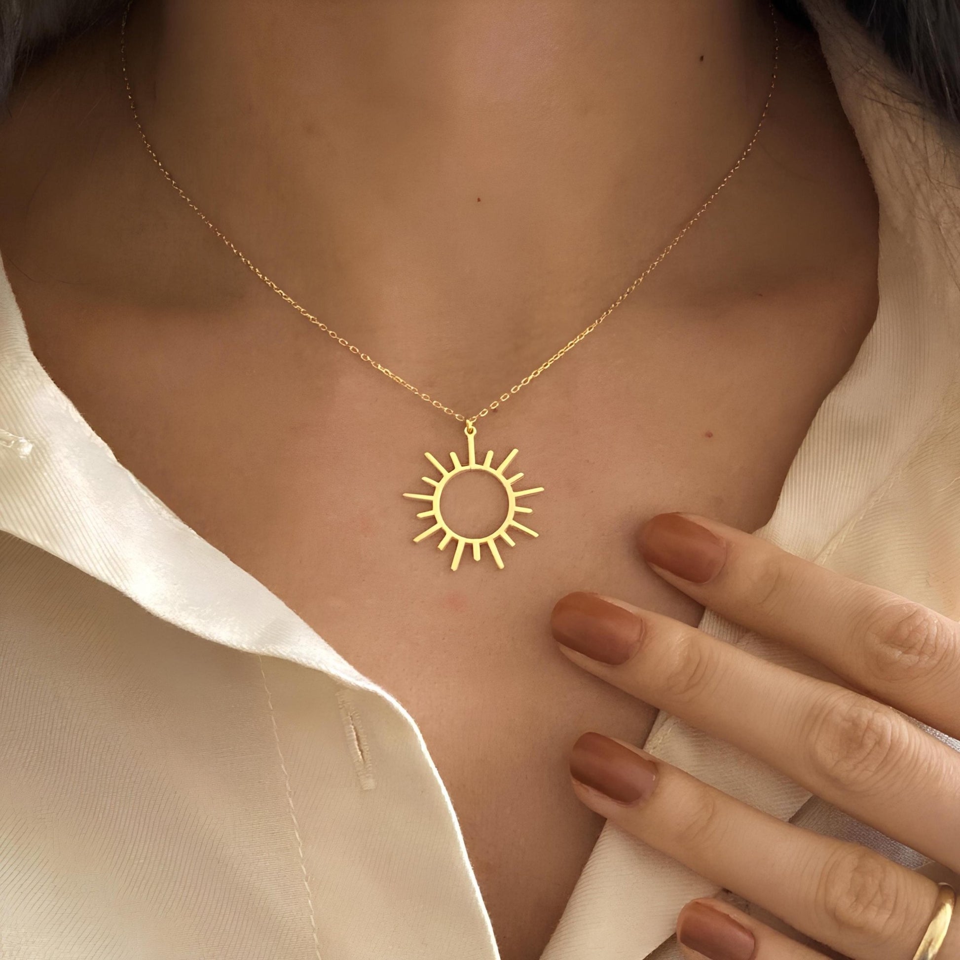 14 Ayar Altın Kaplama Minimalist Güneş Kolyesi: 925 Ayar Gümüş Zarif Güneş Işını Kolye Ucu - Lisen Aksesuar