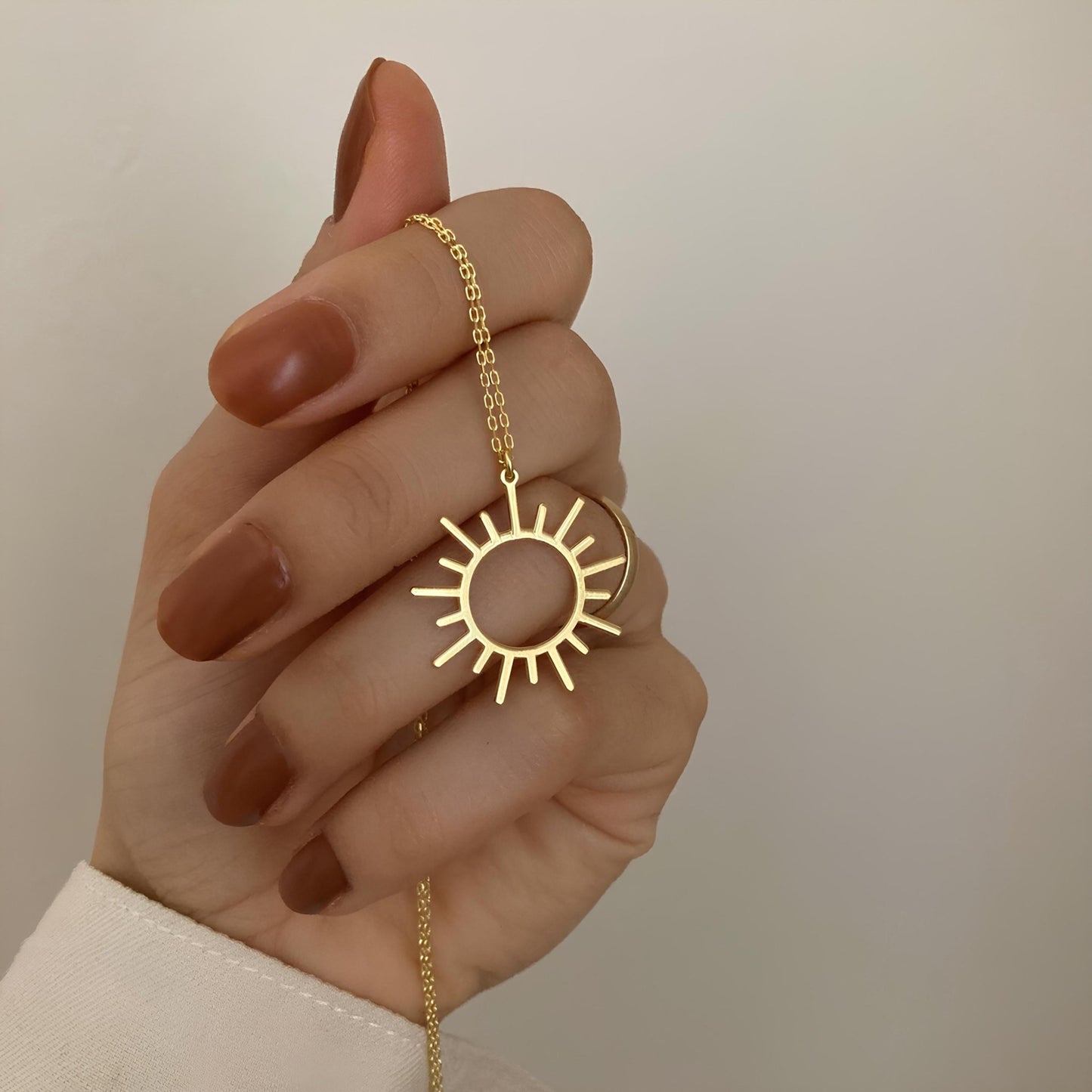 14 Ayar Altın Kaplama Minimalist Güneş Kolyesi: 925 Ayar Gümüş Zarif Güneş Işını Kolye Ucu - Lisen Aksesuar