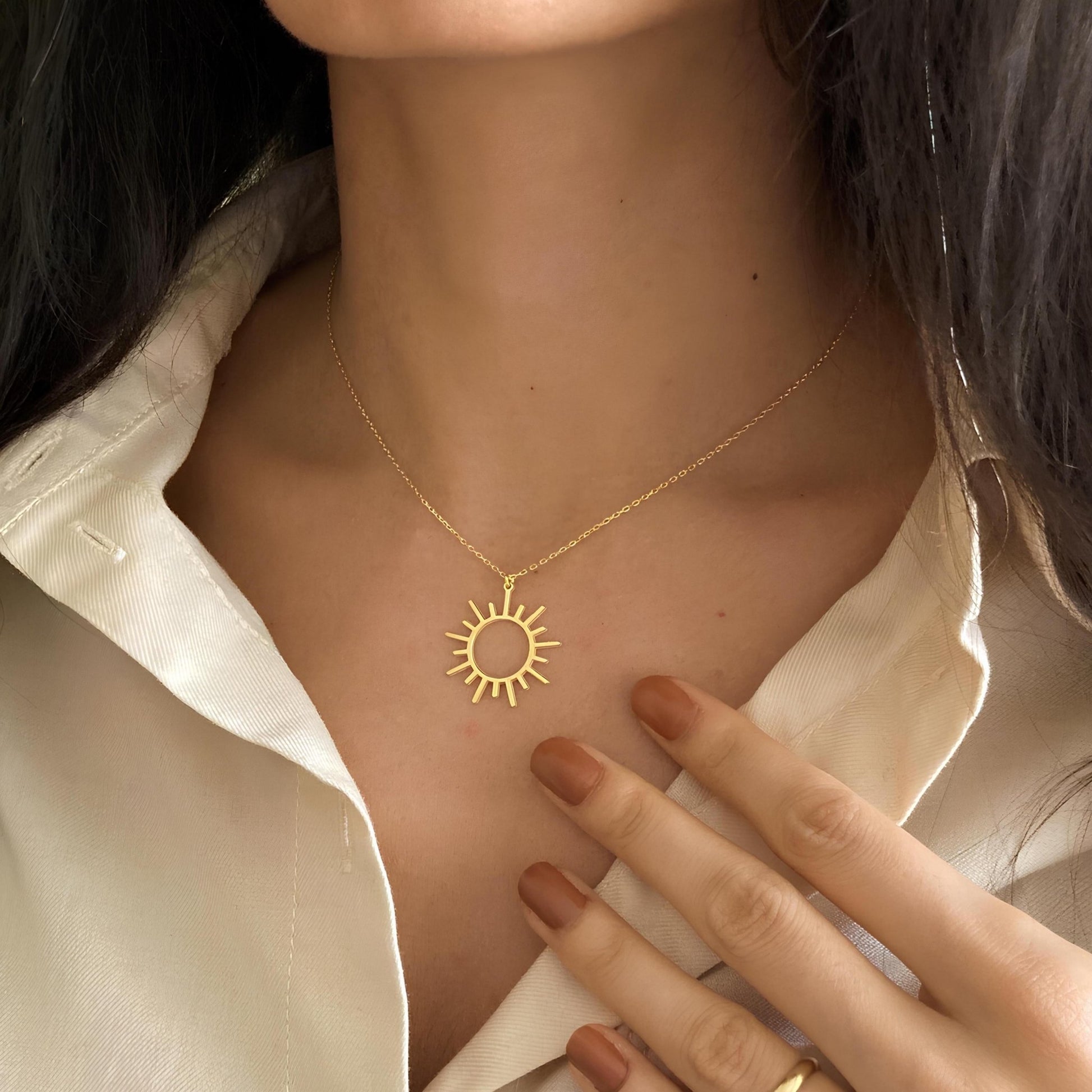 14 Ayar Altın Kaplama Minimalist Güneş Kolyesi: 925 Ayar Gümüş Zarif Güneş Işını Kolye Ucu - Lisen Aksesuar