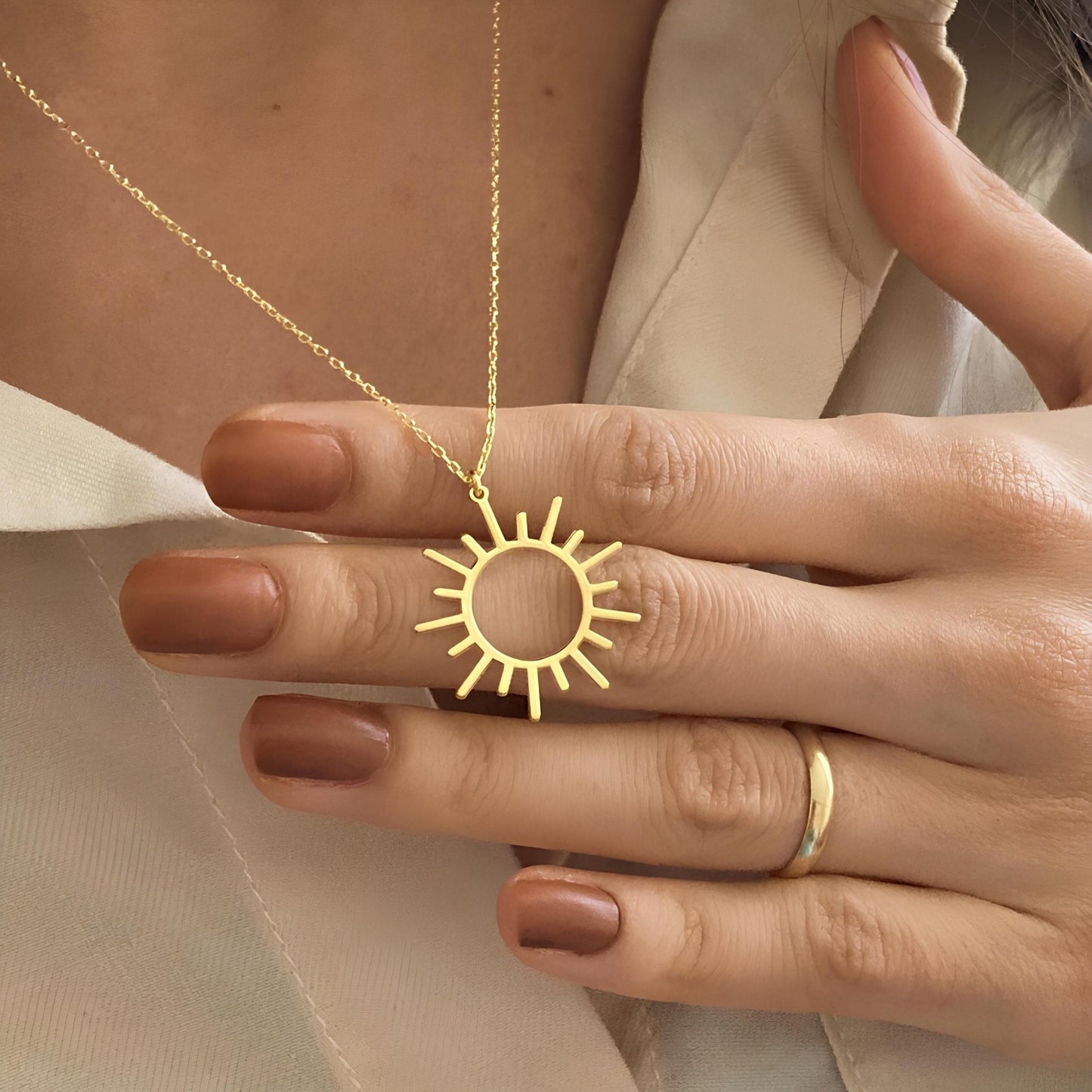 14 Ayar Altın Kaplama Minimalist Güneş Kolyesi: 925 Ayar Gümüş Zarif Güneş Işını Kolye Ucu - Lisen Aksesuar