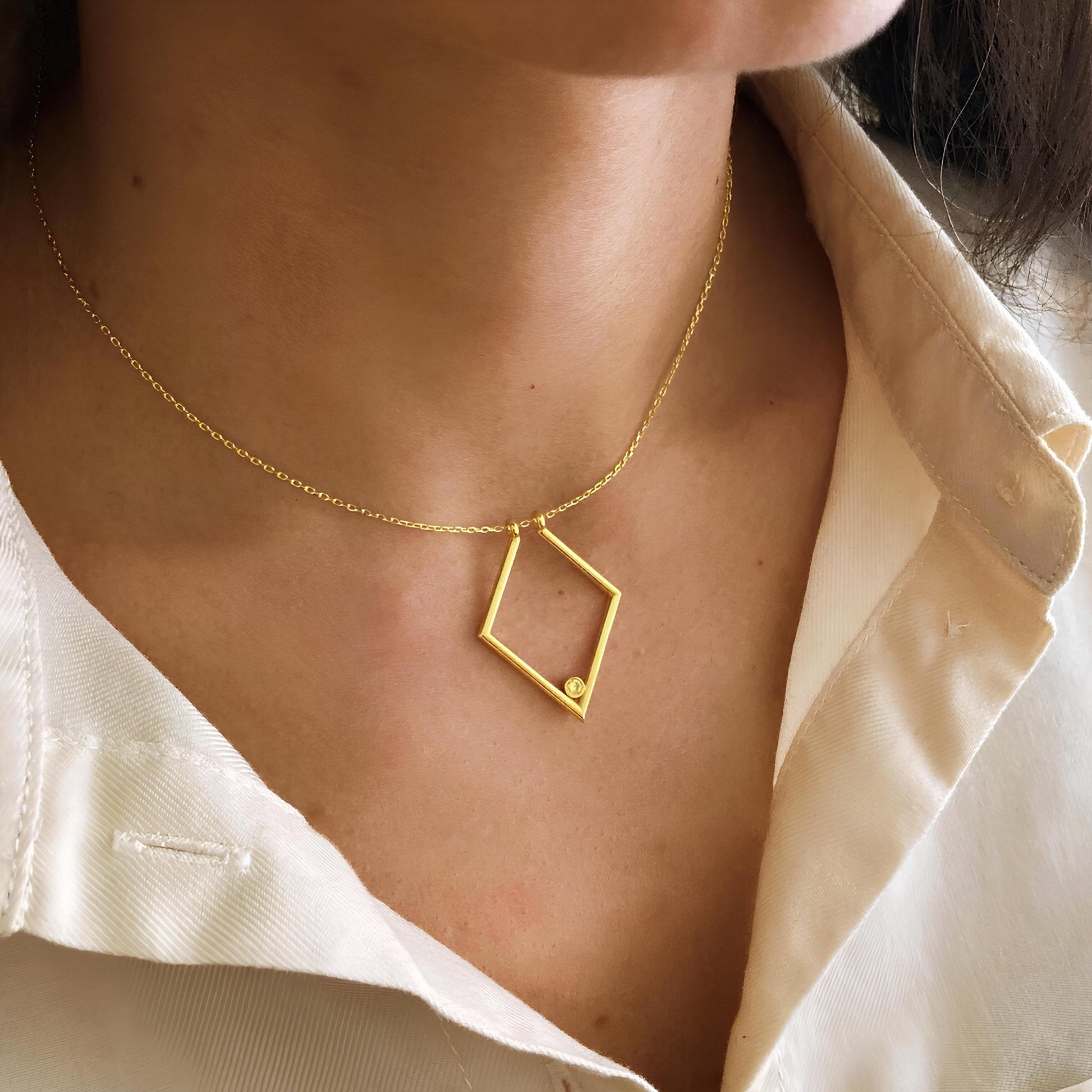 925 Ayar Gümüş Doğum Taşlı Elmas Form Yüzük Tutucu Kolye: Altın Kaplama Yüzük Taşıyıcı - Lisen Aksesuar