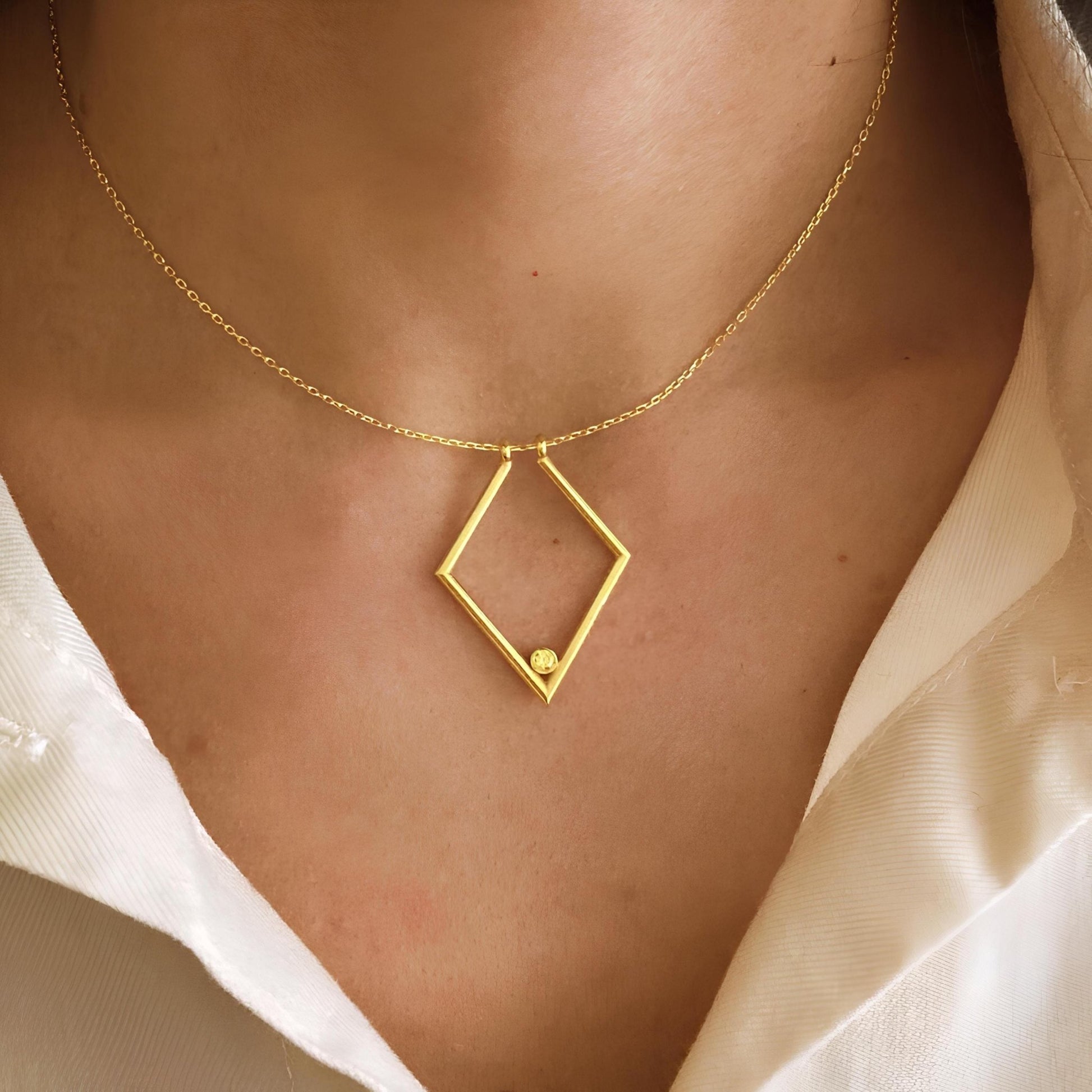 925 Ayar Gümüş Doğum Taşlı Elmas Form Yüzük Tutucu Kolye: Altın Kaplama Yüzük Taşıyıcı - Lisen Aksesuar