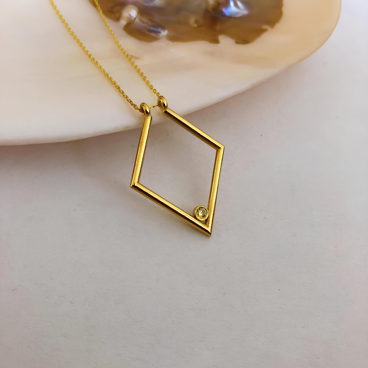 925 Ayar Gümüş Doğum Taşlı Elmas Form Yüzük Tutucu Kolye: Altın Kaplama Yüzük Taşıyıcı - Lisen Aksesuar