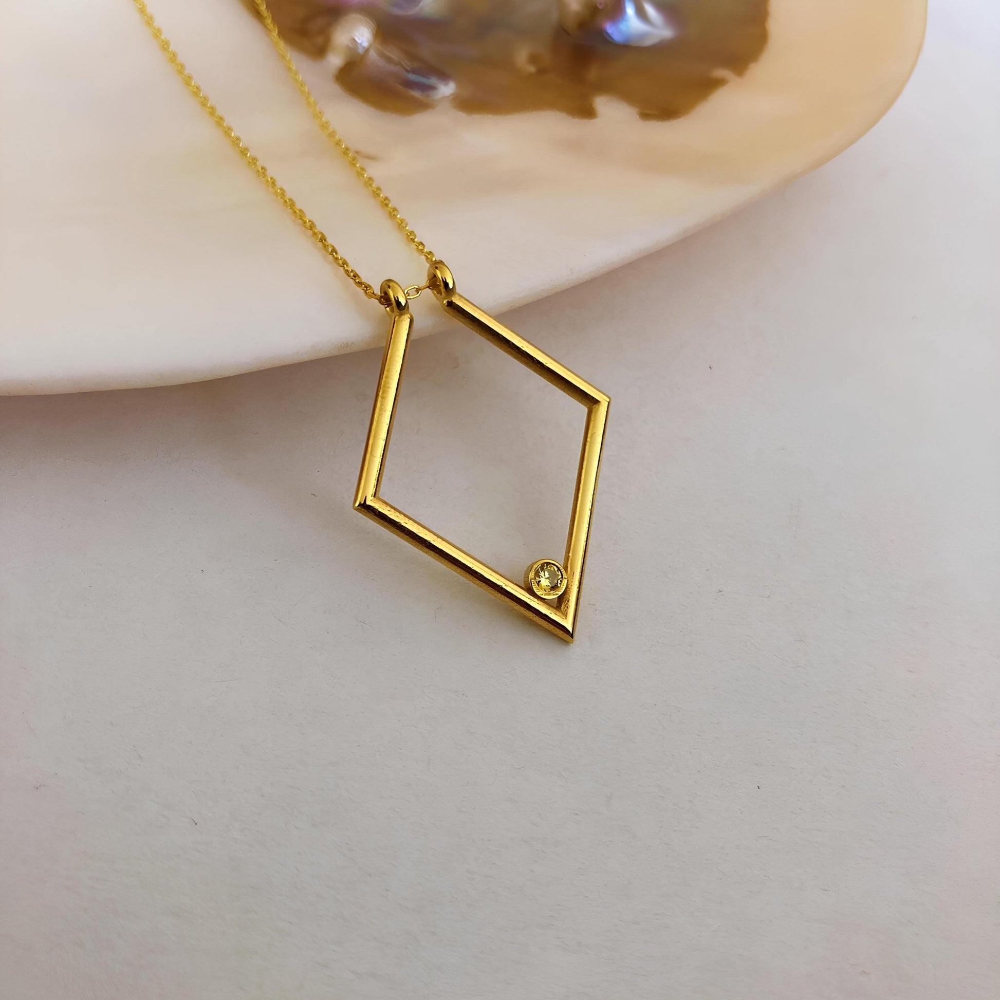 925 Ayar Gümüş Doğum Taşlı Elmas Form Yüzük Tutucu Kolye: Altın Kaplama Yüzük Taşıyıcı - Lisen Aksesuar