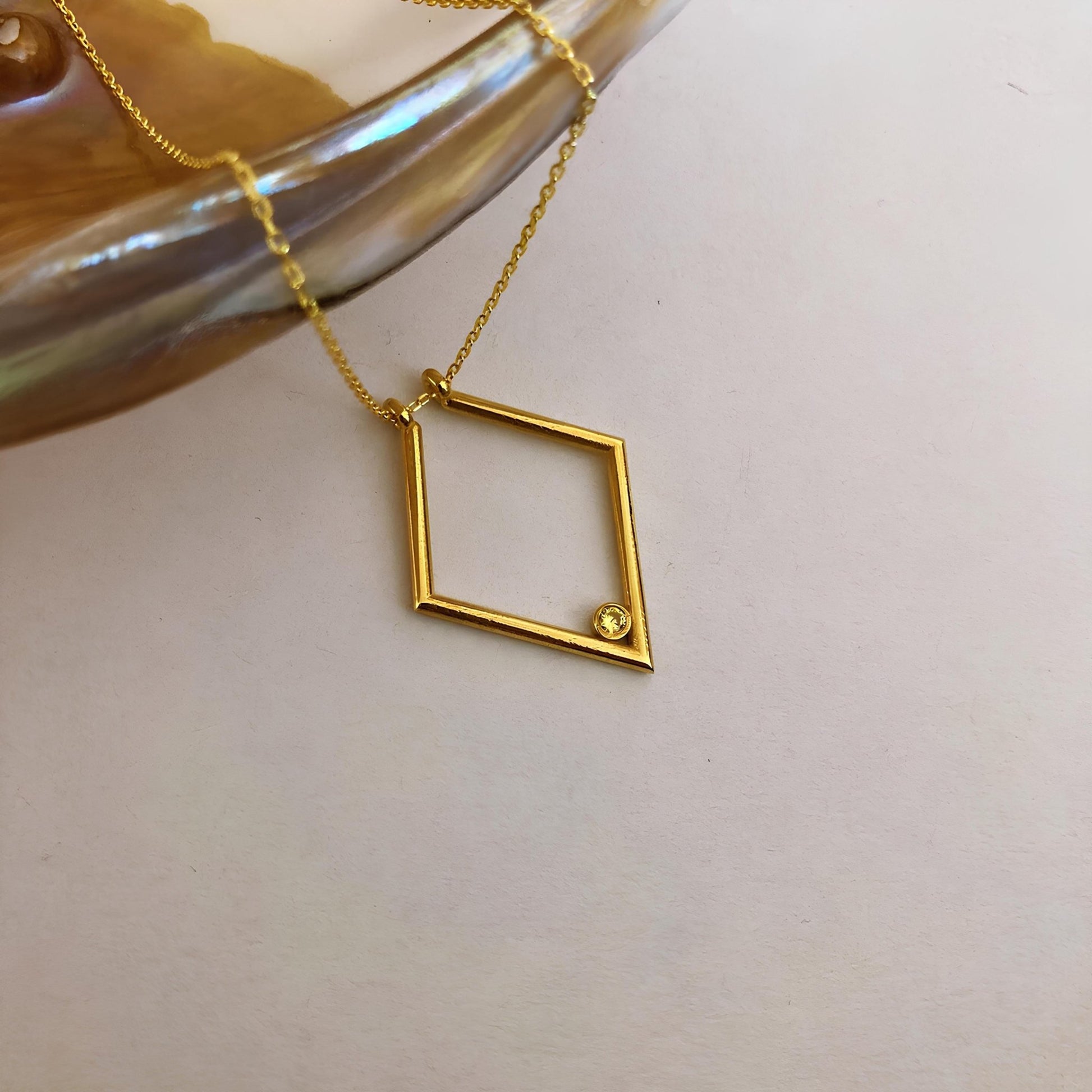 925 Ayar Gümüş Doğum Taşlı Elmas Form Yüzük Tutucu Kolye: Altın Kaplama Yüzük Taşıyıcı - Lisen Aksesuar