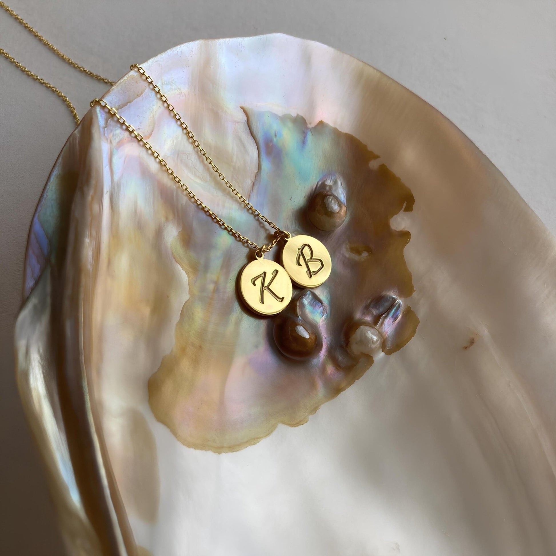 925 Ayar Gümüş Kişiye Özel Harf Disk Kolye: 14 Ayar Altın Kaplama Yuvarlak Baş Harfi - Lisen Aksesuar