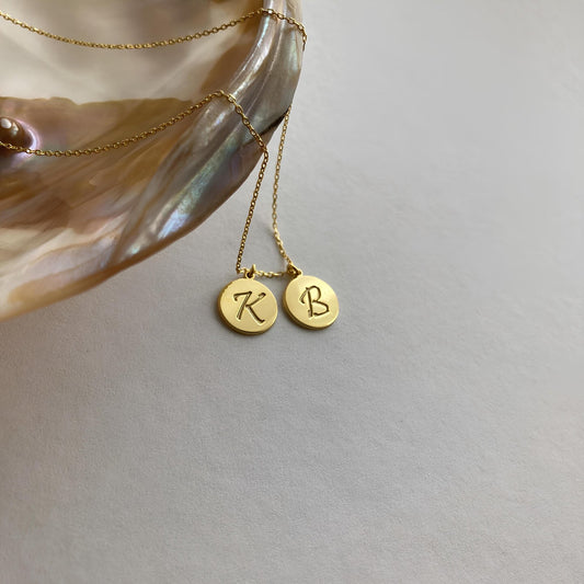 925 Ayar Gümüş Kişiye Özel Harf Disk Kolye: 14 Ayar Altın Kaplama Yuvarlak Baş Harfi - Lisen Aksesuar