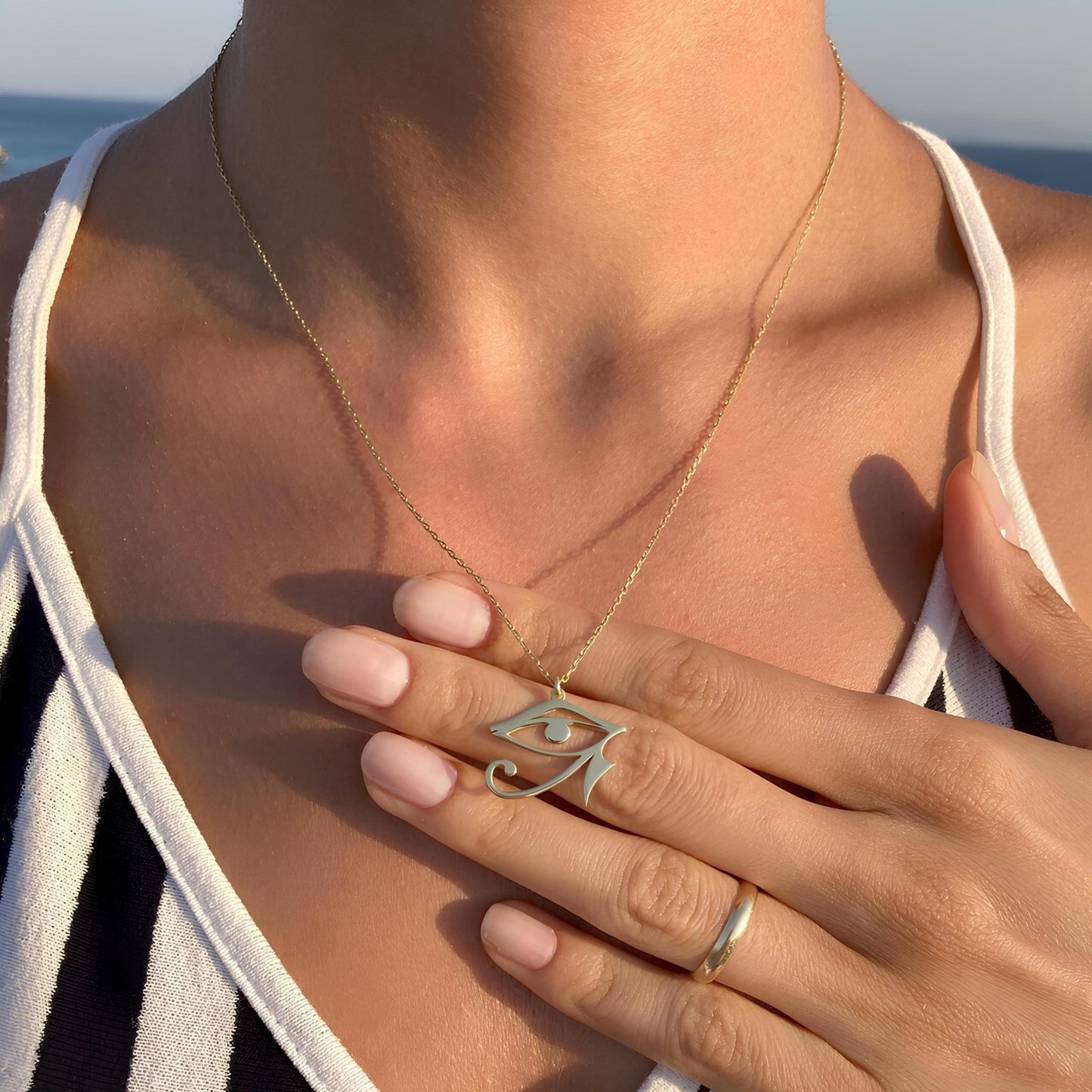 925 Ayar Gümüş ve 14 Ayar Altın Kaplama Eye of Ra & Eye of Horus Kolye: Antik Mısır Kutsal Koruma Sembolü - Lisen Aksesuar