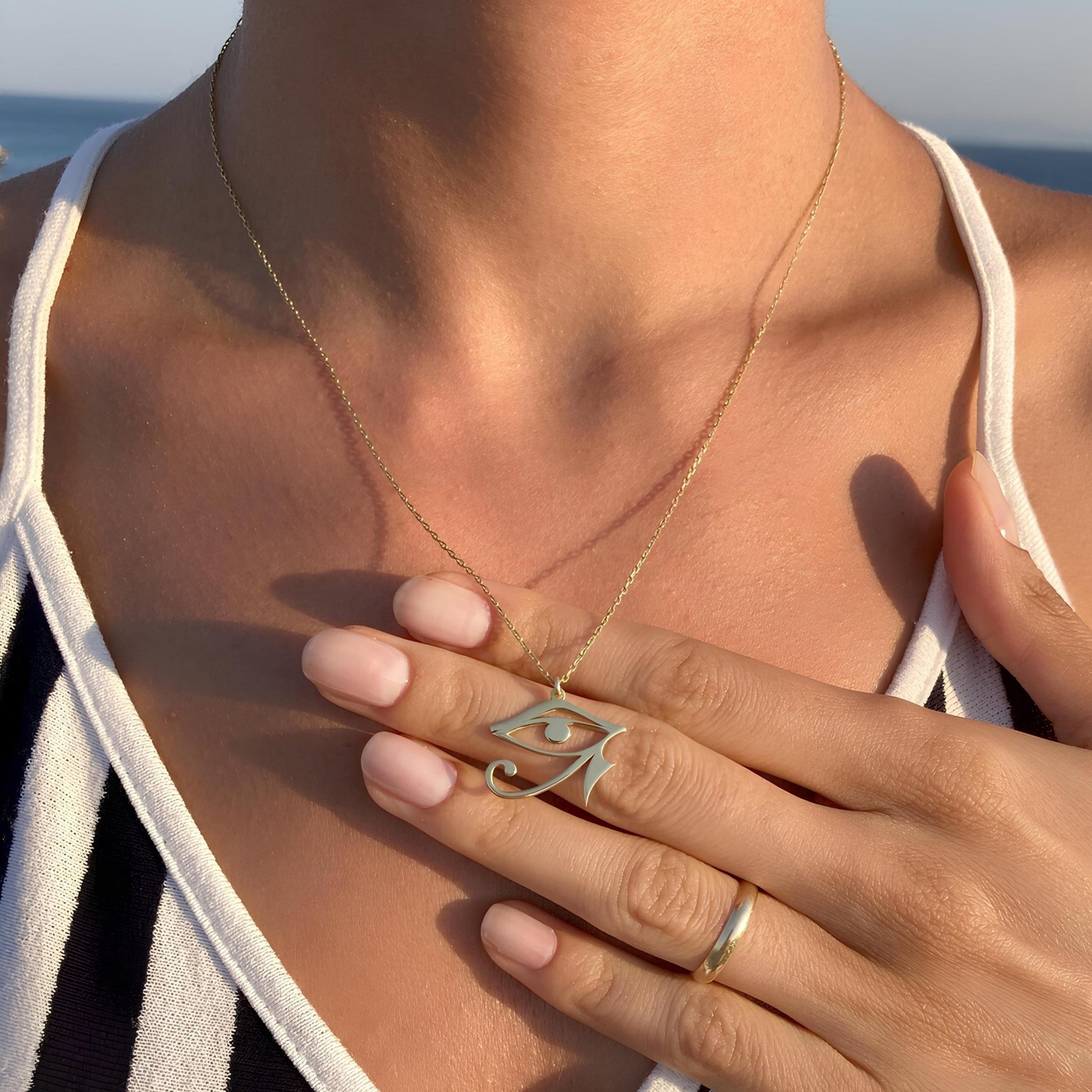 925 Ayar Gümüş ve 14 Ayar Altın Kaplama Eye of Ra & Eye of Horus Kolye: Antik Mısır Kutsal Koruma Sembolü - Lisen Aksesuar