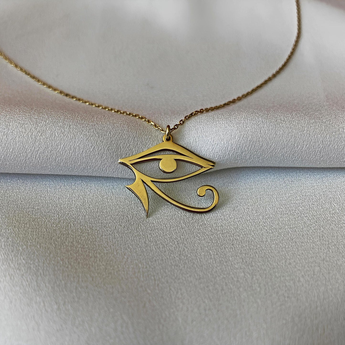 925 Ayar Gümüş ve 14 Ayar Altın Kaplama Eye of Ra & Eye of Horus Kolye: Antik Mısır Kutsal Koruma Sembolü - Lisen Aksesuar