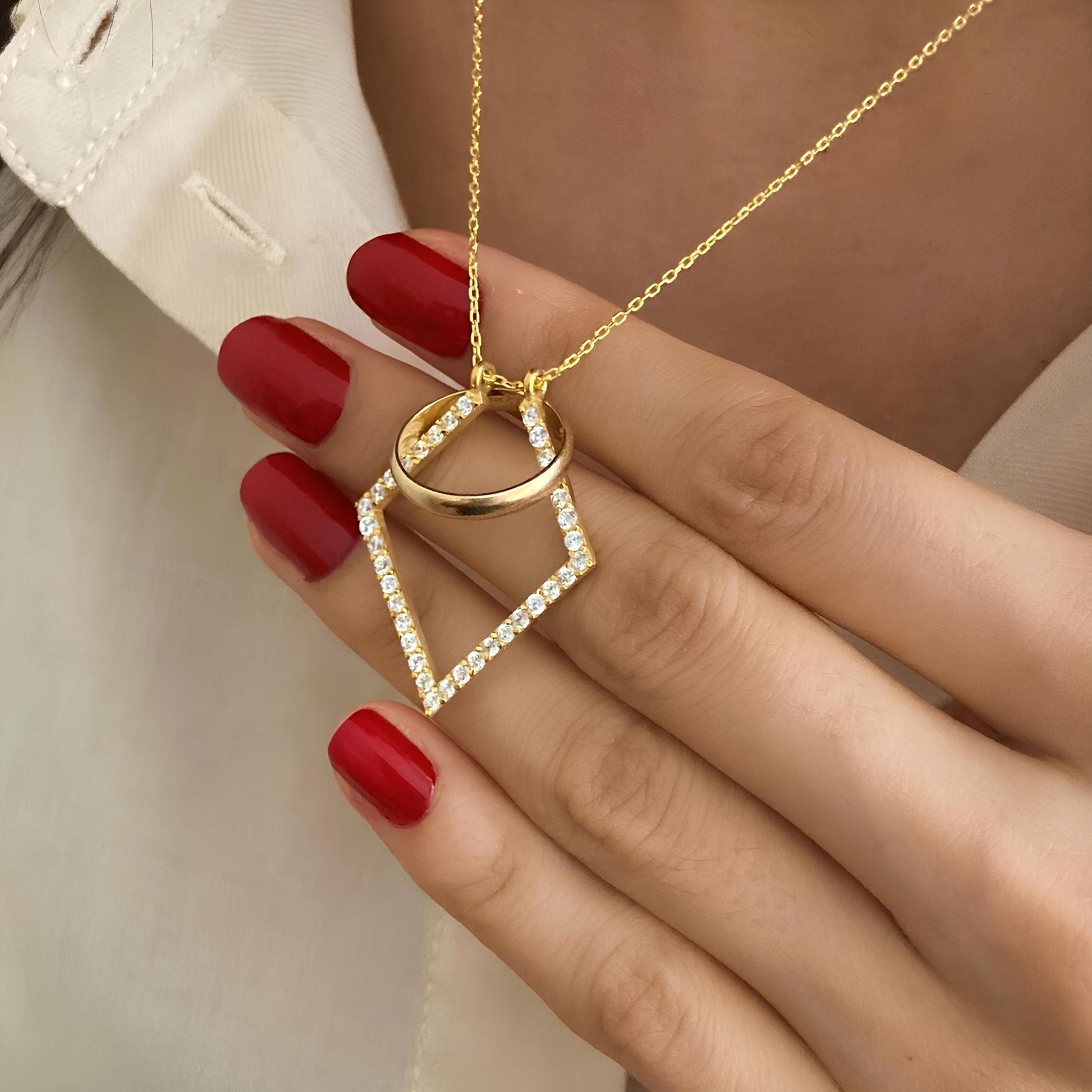 925 Ayar Gümüş ve Altın Kaplama: Pavé Elmas Şekilli Yüzük Tutucu Kolye - Lisen Aksesuar