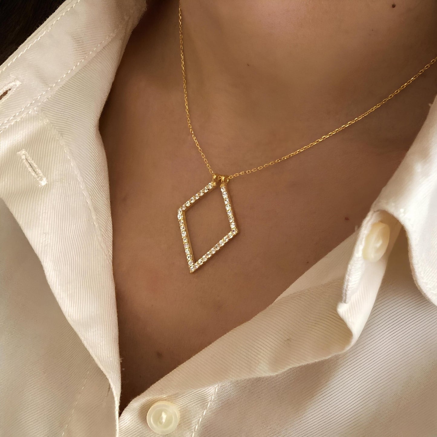 925 Ayar Gümüş ve Altın Kaplama: Pavé Elmas Şekilli Yüzük Tutucu Kolye - Lisen Aksesuar