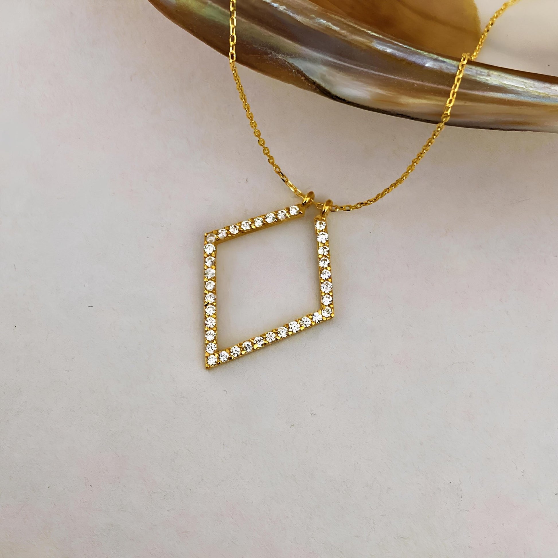 925 Ayar Gümüş ve Altın Kaplama: Pavé Elmas Şekilli Yüzük Tutucu Kolye - Lisen Aksesuar