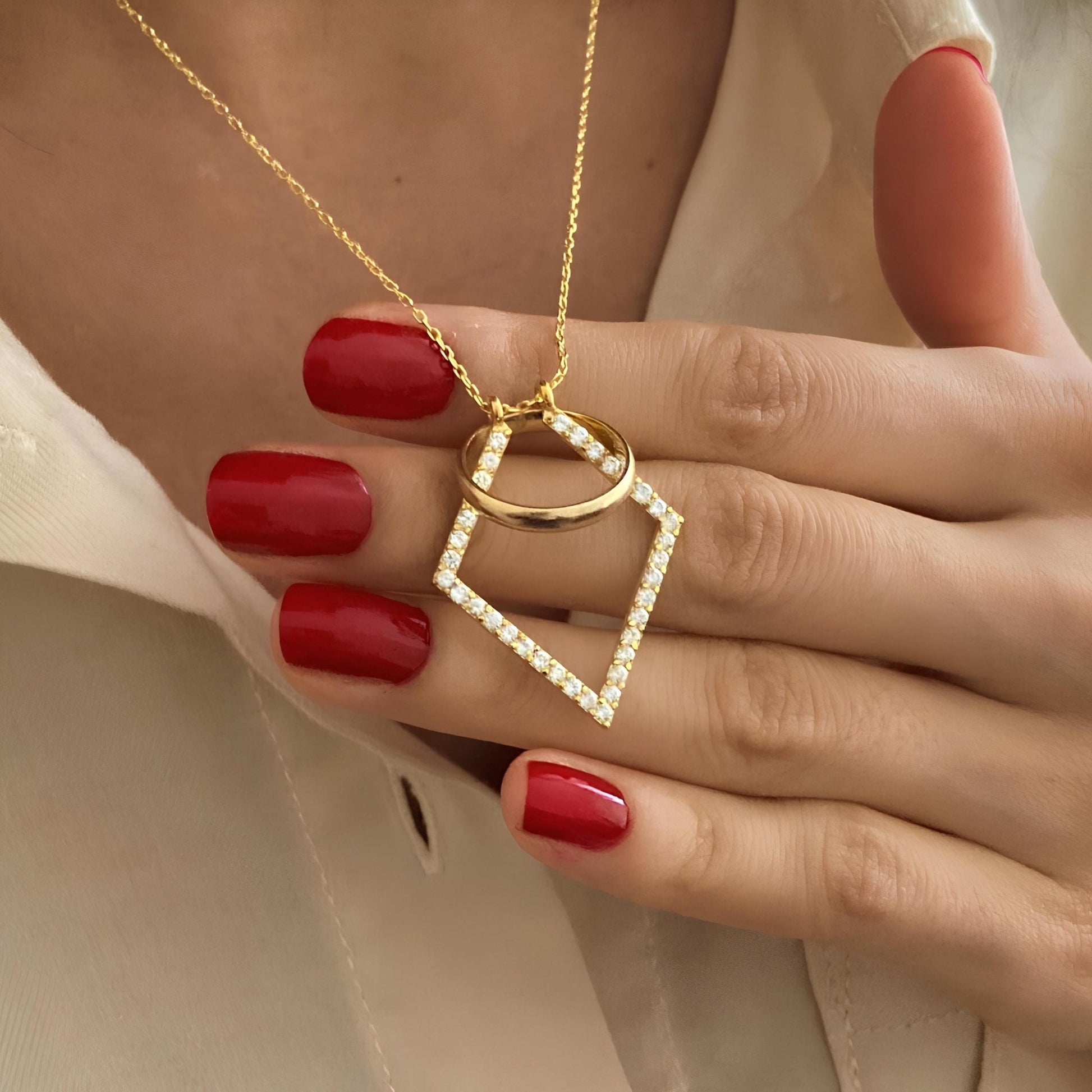 925 Ayar Gümüş ve Altın Kaplama: Pavé Elmas Şekilli Yüzük Tutucu Kolye - Lisen Aksesuar