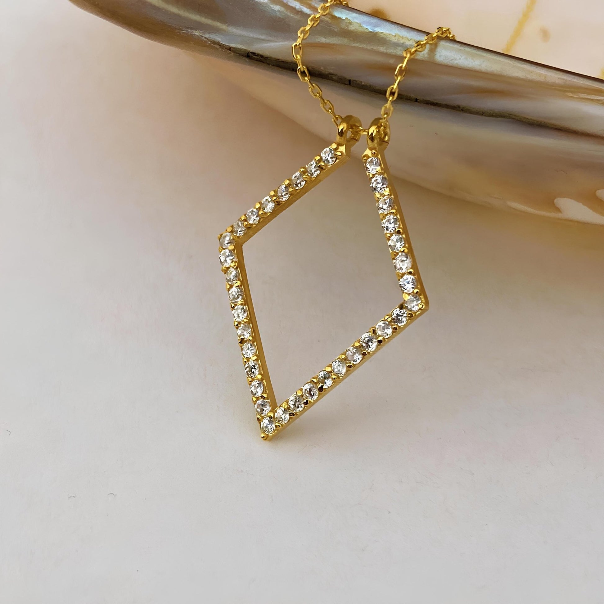 925 Ayar Gümüş ve Altın Kaplama: Pavé Elmas Şekilli Yüzük Tutucu Kolye - Lisen Aksesuar