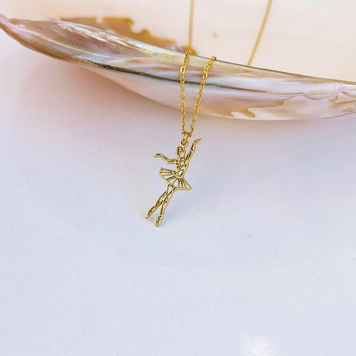 Altın Kaplama Balerin Kolye: 925 Ayar Gümüş Minimalist Dansçı Kolye - Lisen Aksesuar