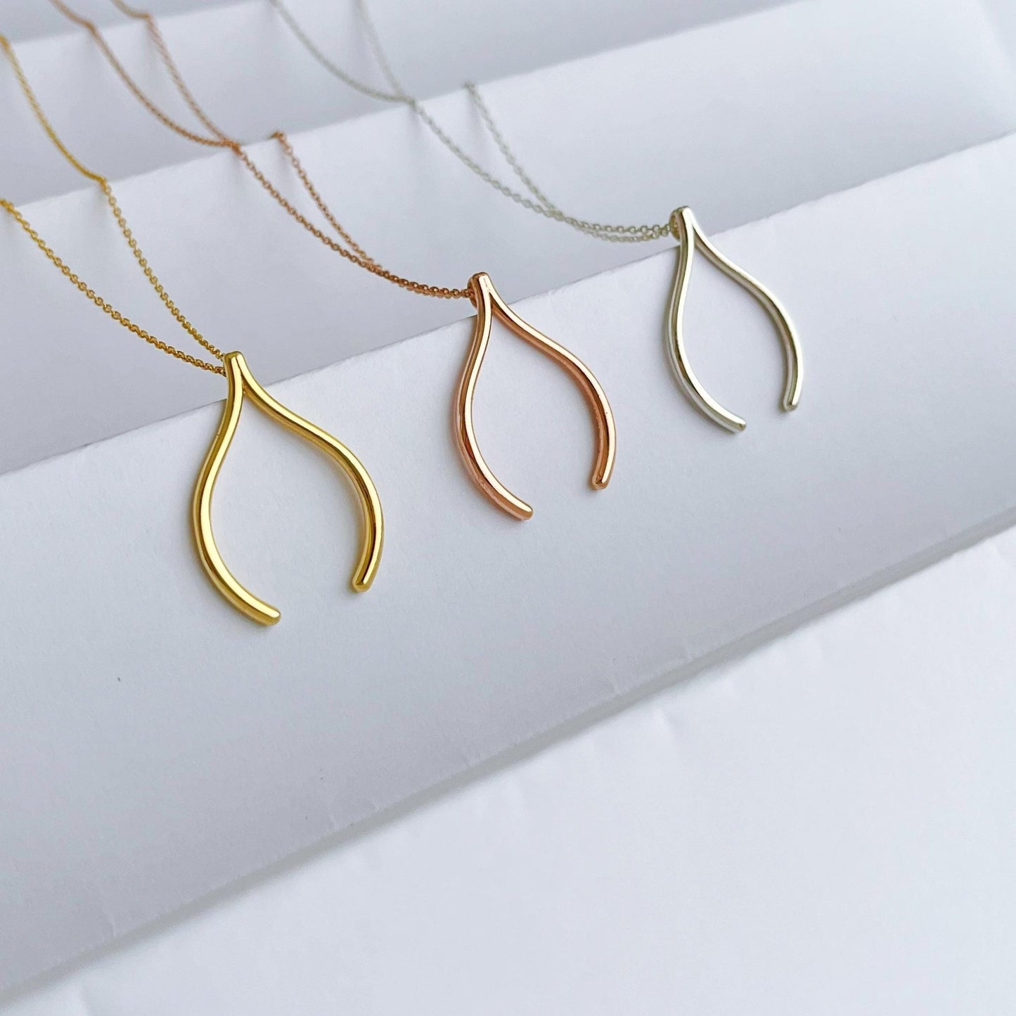 Altın Kaplama Dilek Kemiği Yüzük Tutucu Kolye: 925 Ayar Gümüş Şans ve Umut Sembolü - Lisen Aksesuar