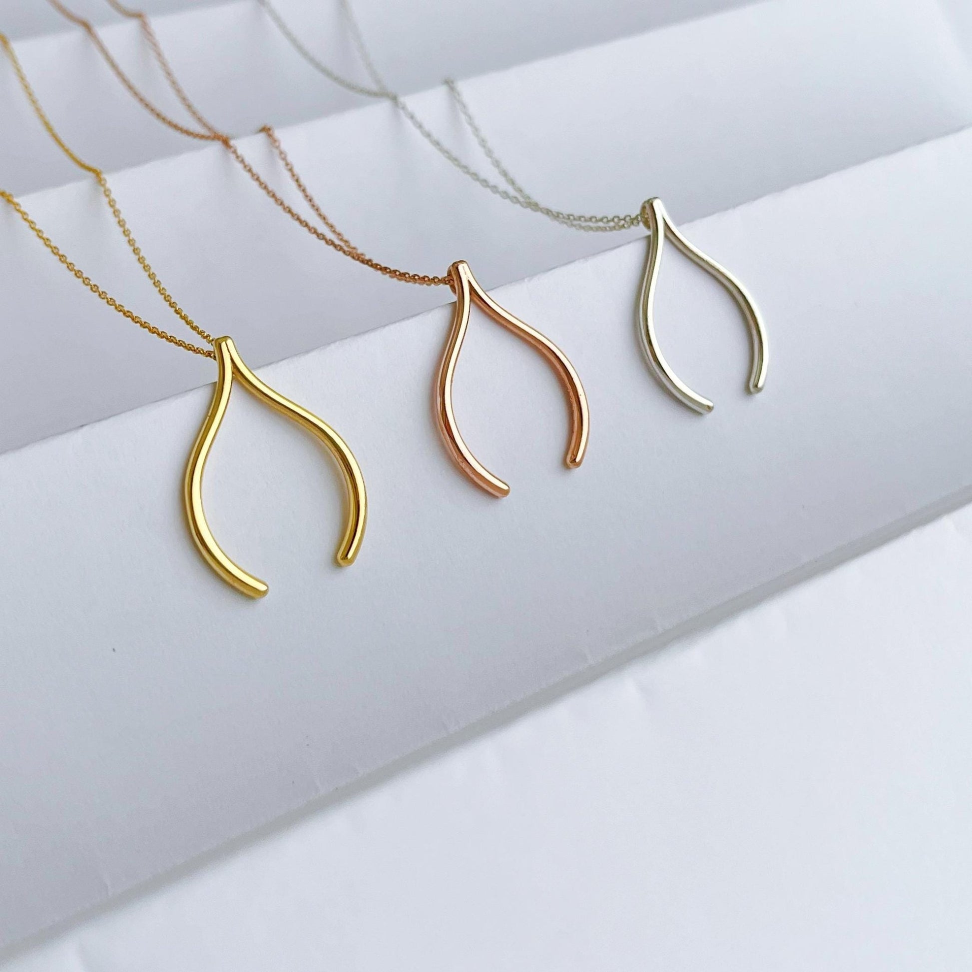 Altın Kaplama Dilek Kemiği Yüzük Tutucu Kolye: 925 Ayar Gümüş Şans ve Umut Sembolü - Lisen Aksesuar