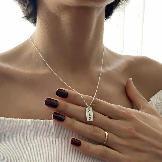 Altın Kaplama Kişiye Özel Melek Numarası Kolyesi: 925 Ayar Gümüş, Dikey Bar, Minimalist ve Anlamlı Tak - Lisen Aksesuar