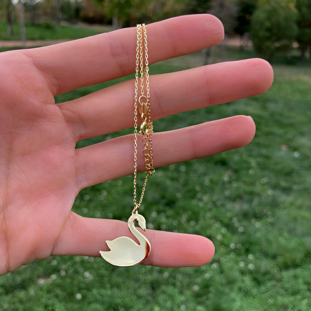 Altın Kaplama Kuğu Kolye: 925 Ayar Gümüş Zarif Kuğu Figürlü Minimalist Takı - Lisen Aksesuar