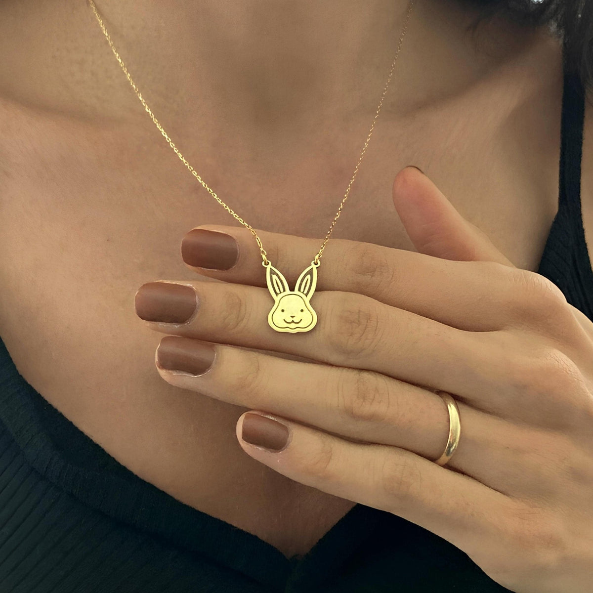 Altın Kaplama Tavşan Kolye: 925 Ayar Gümüş Minimalist Bunny Figürlü Takı - Lisen Aksesuar