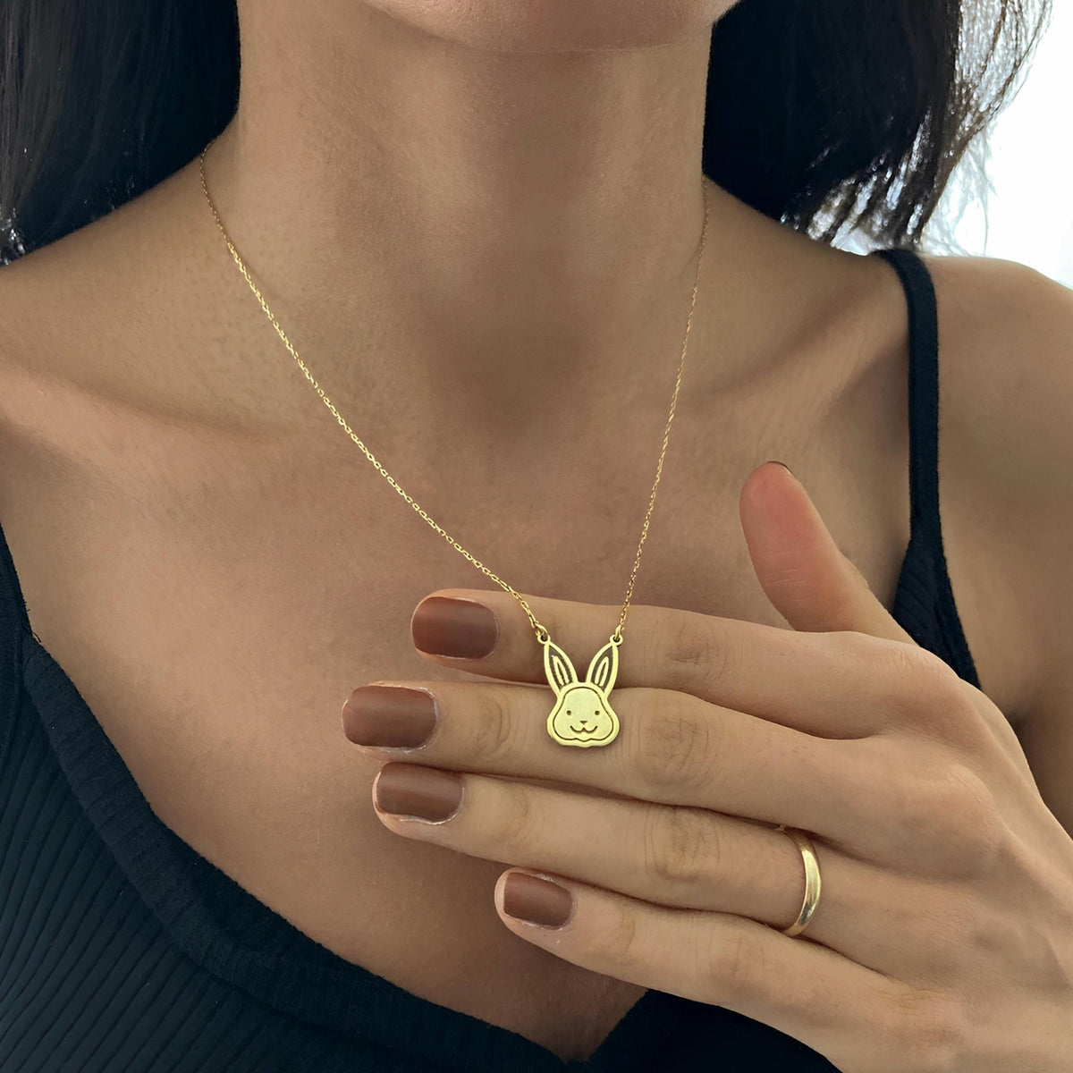 Altın Kaplama Tavşan Kolye: 925 Ayar Gümüş Minimalist Bunny Figürlü Takı - Lisen Aksesuar