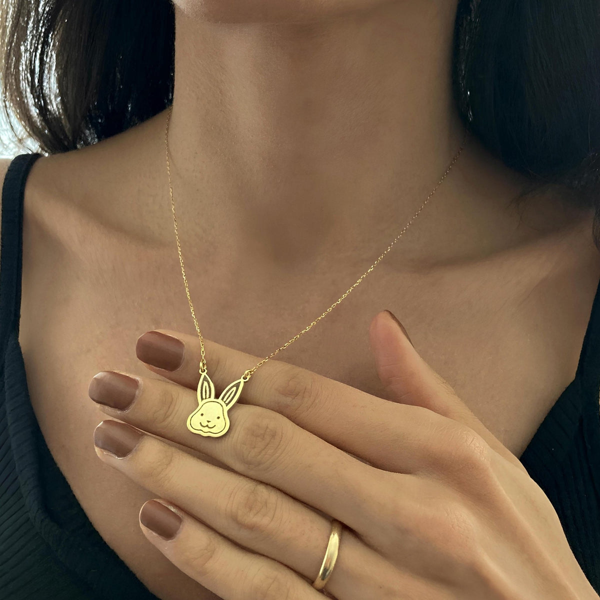 Altın Kaplama Tavşan Kolye: 925 Ayar Gümüş Minimalist Bunny Figürlü Takı - Lisen Aksesuar