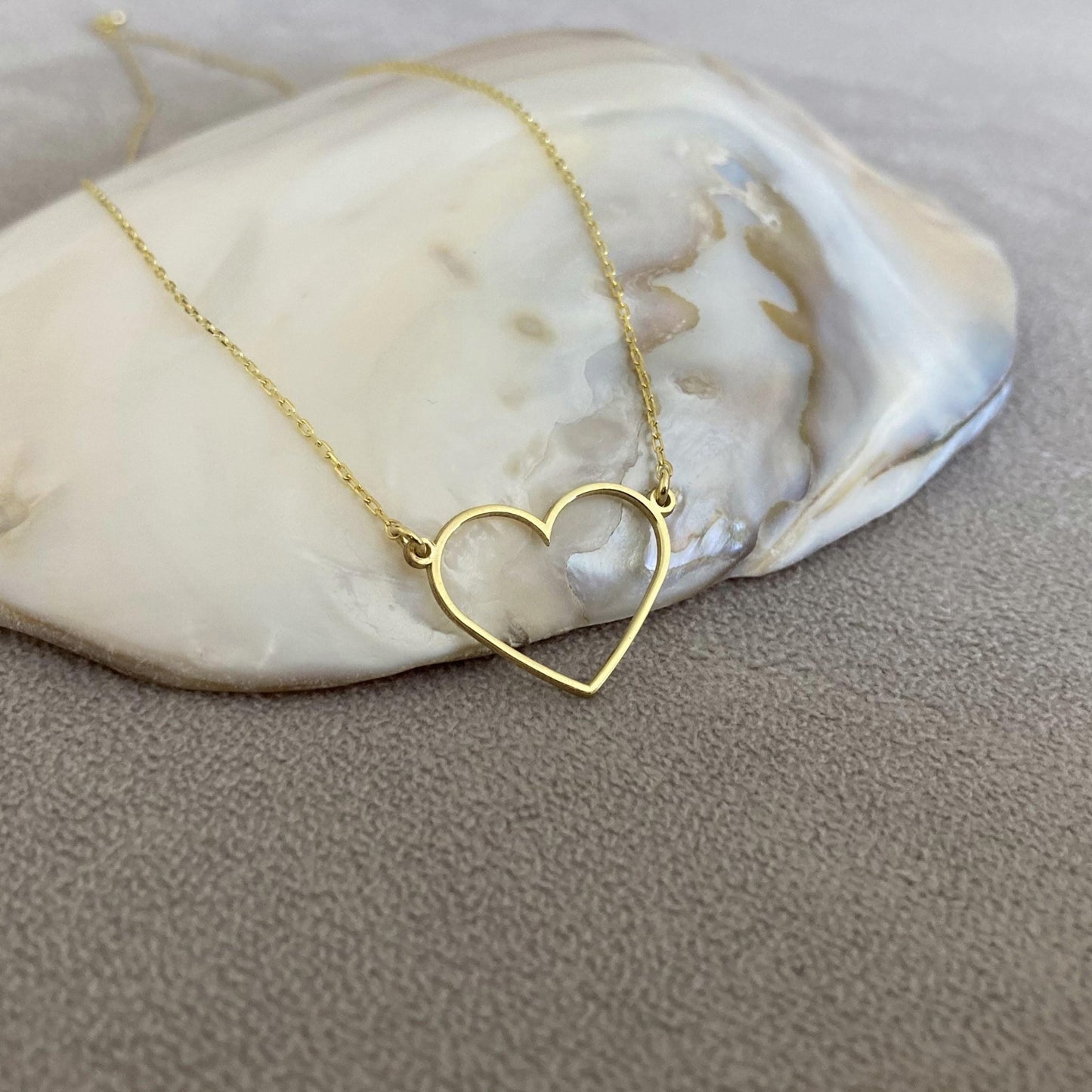 Minimalist Kalp Kolye: 14 Ayar Altın, Sevgi ve Zarafet Sembolü Kolyesi - Lisen Jewelry