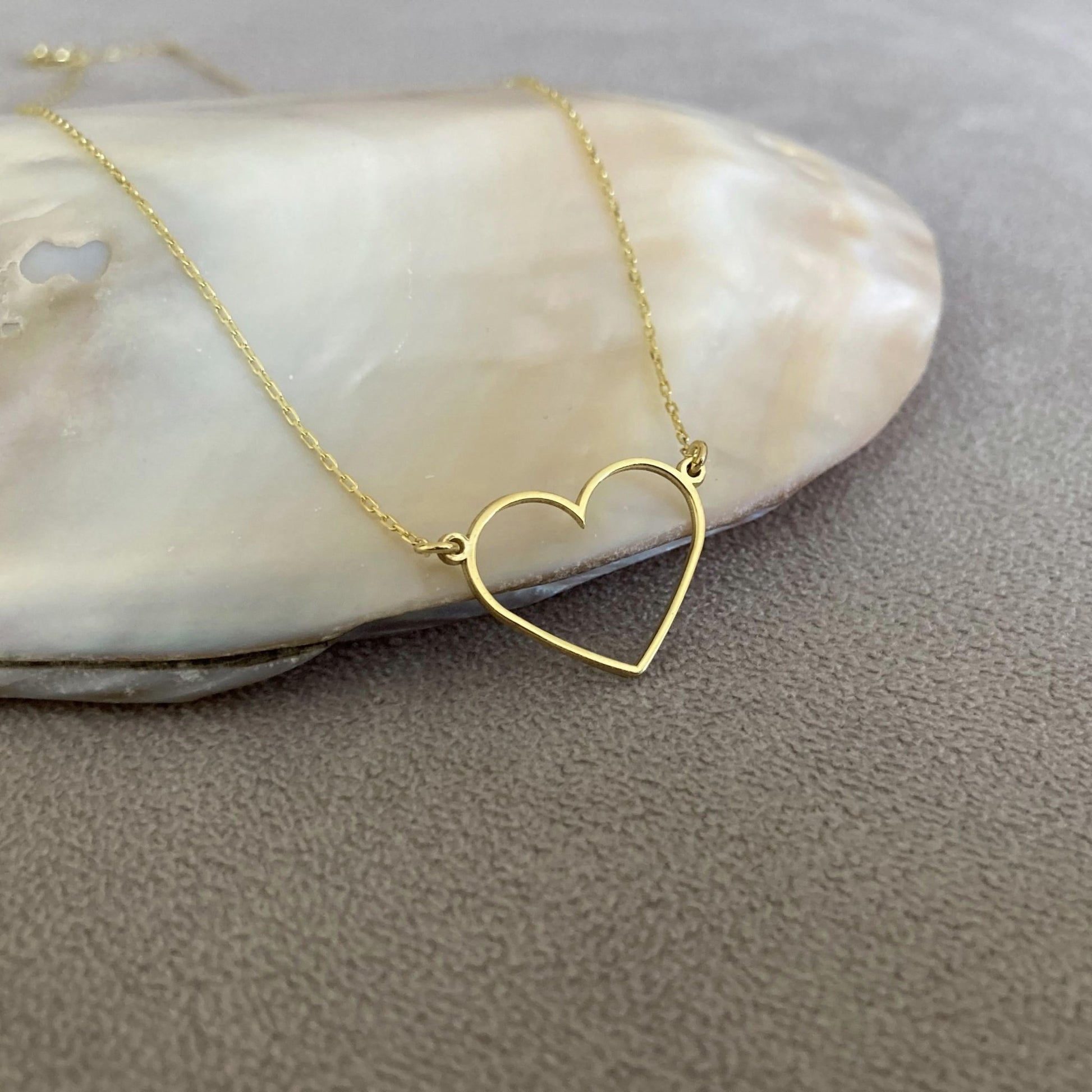 Minimalist Kalp Kolye: 14 Ayar Altın, Sevgi ve Zarafet Sembolü Kolyesi - Lisen Jewelry