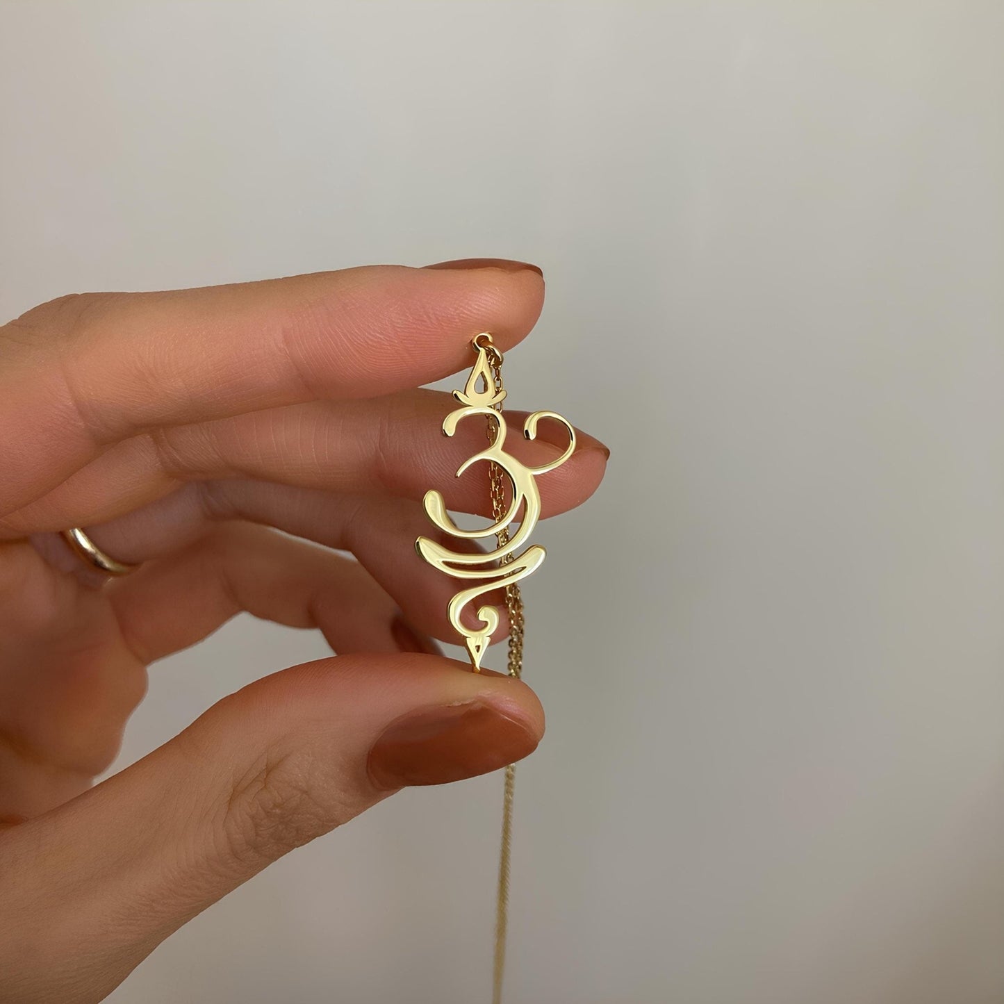 OM Sembolü Yoga Kolye – 925 Ayar Gümüş, Altın ve Rose Altın Kaplama Spiritüel ve Meditasyon Takısı - Lisen Jewelry